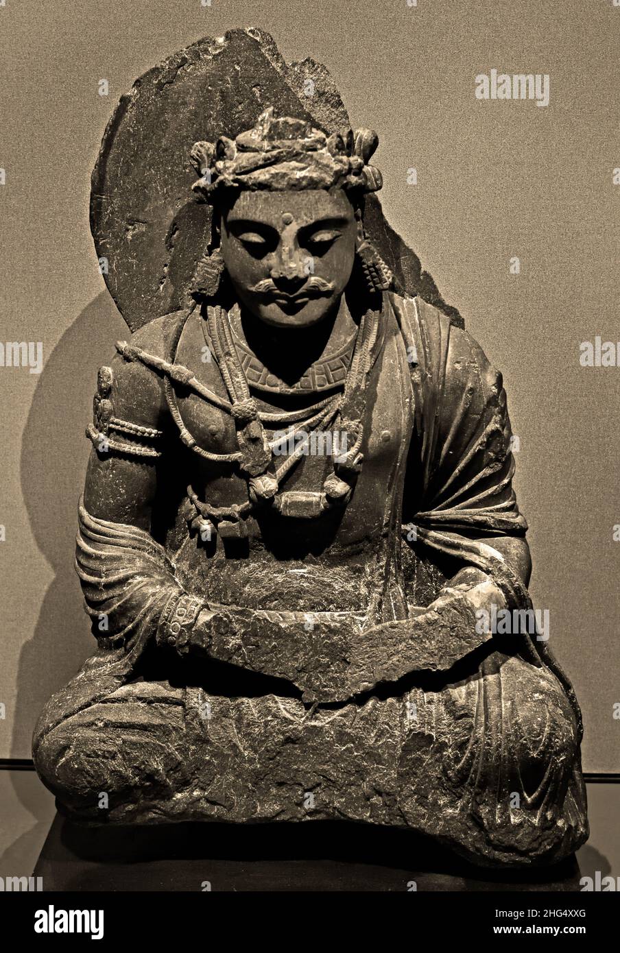 Maitreya, (der Bodhisvattva, der sich als der zukünftige Buddha auf Erden manifestieren wird) Gandhara, 2nd. Jahrhundert n. Chr., Pakistan und Ostafghanistan, Pakistan, Afghanistan. , Schist. Stockfoto