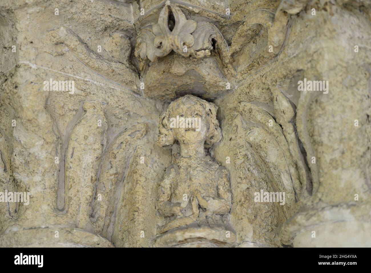 London, England, Großbritannien. Tempelkirche: Stark erodierte geschnitzte Figur im Westportal (c1195) Stockfoto