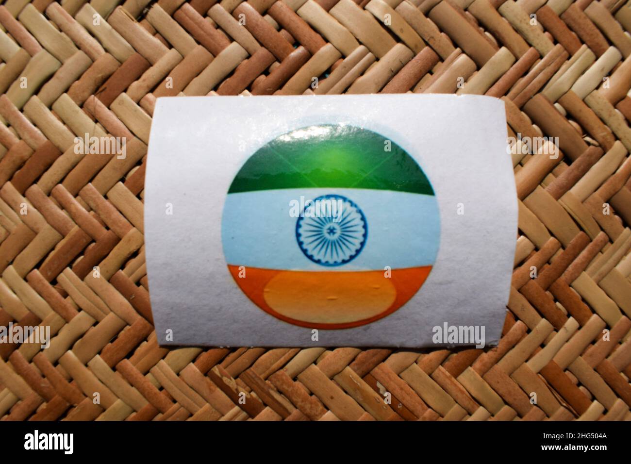 Happy republic Tag und Happy Independence Day Thema indischen Tricolor Flagge Aufkleber Symbol. Indien Flagge Abzeichen Pin Aufkleber Design Hintergrund Stockfoto