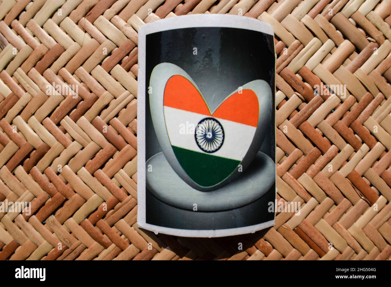 Happy republic Tag und Happy Independence Day Thema indischen Tricolor Flagge Aufkleber Symbol. Indien Flagge Abzeichen Pin Aufkleber Design Hintergrund Stockfoto