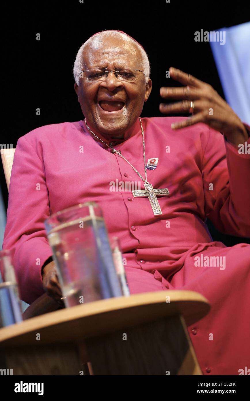 Desmond Tutu bei Hay-on-Wye am 28th. Mai 2009. Desmond Tutu war ein südafrikanischer anglikanischer Bischof und Theologe, bekannt für seine Arbeit als Anti-Apartman Stockfoto