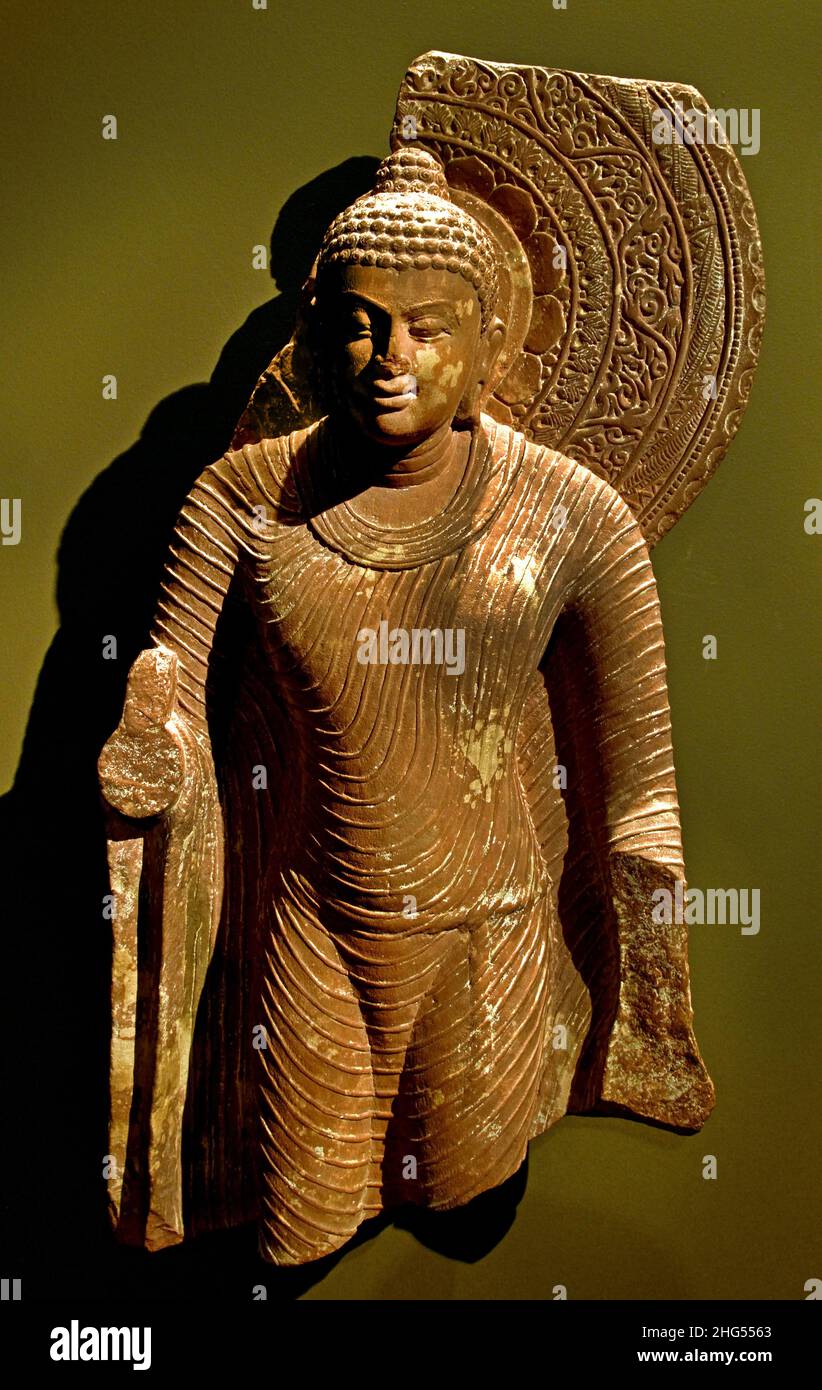 Buddha - Mathura (Uttar Pradesh ) 5th - 6th Jahrhundert Indien, indischer, roter Sandstein Stockfoto