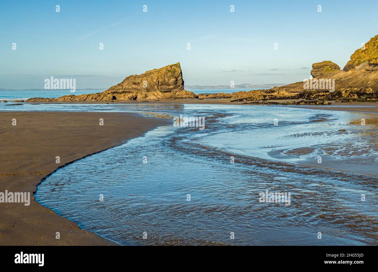 Das Krokodil und der Lion Rock am Broad Haven North Beach an der Pembrokeshire-Küste im Westen von Wales Stockfoto