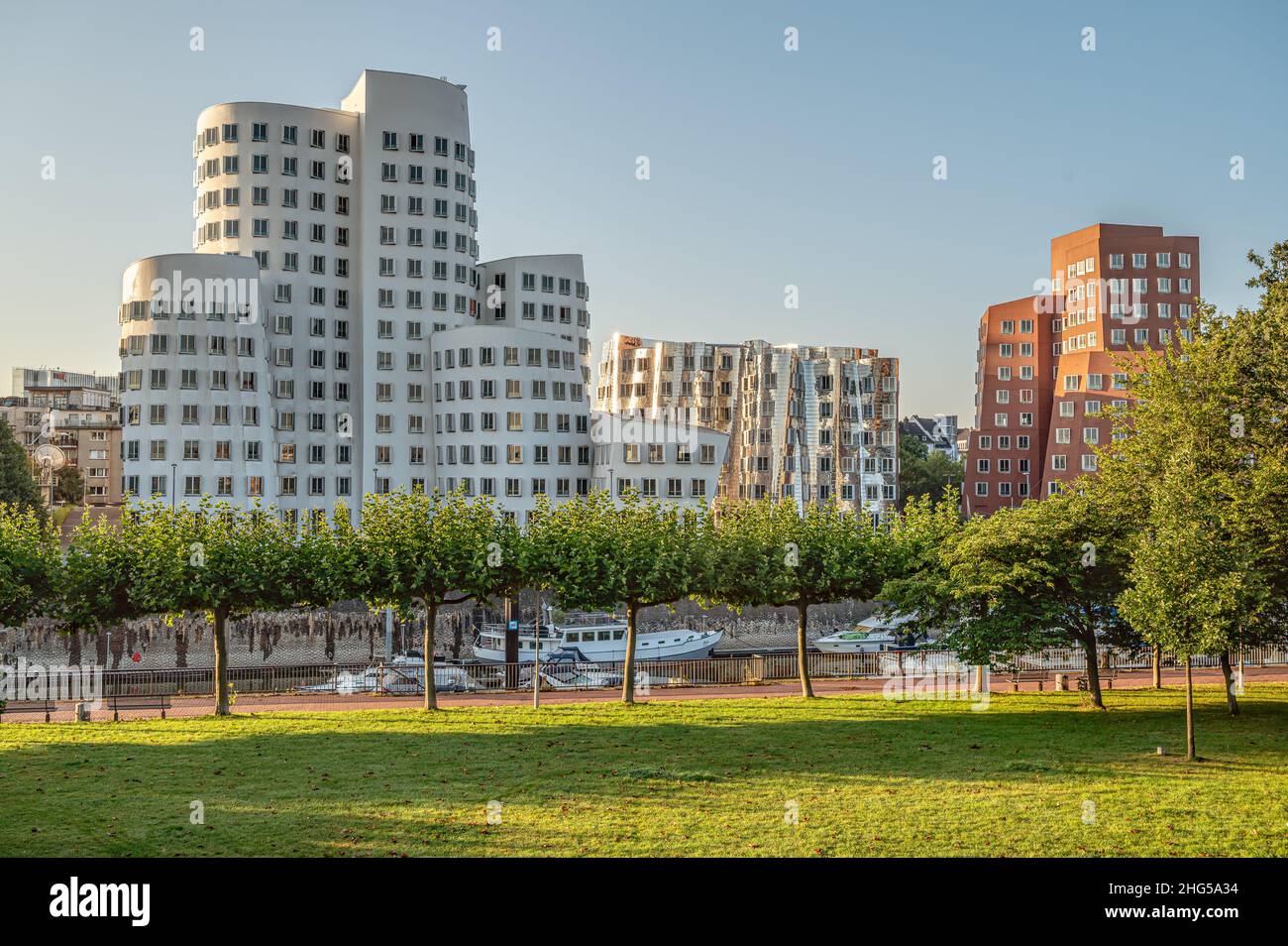 Gehry-Gebäude im Medienhafen Düsseldorf, NRW, Deutschland Stockfoto