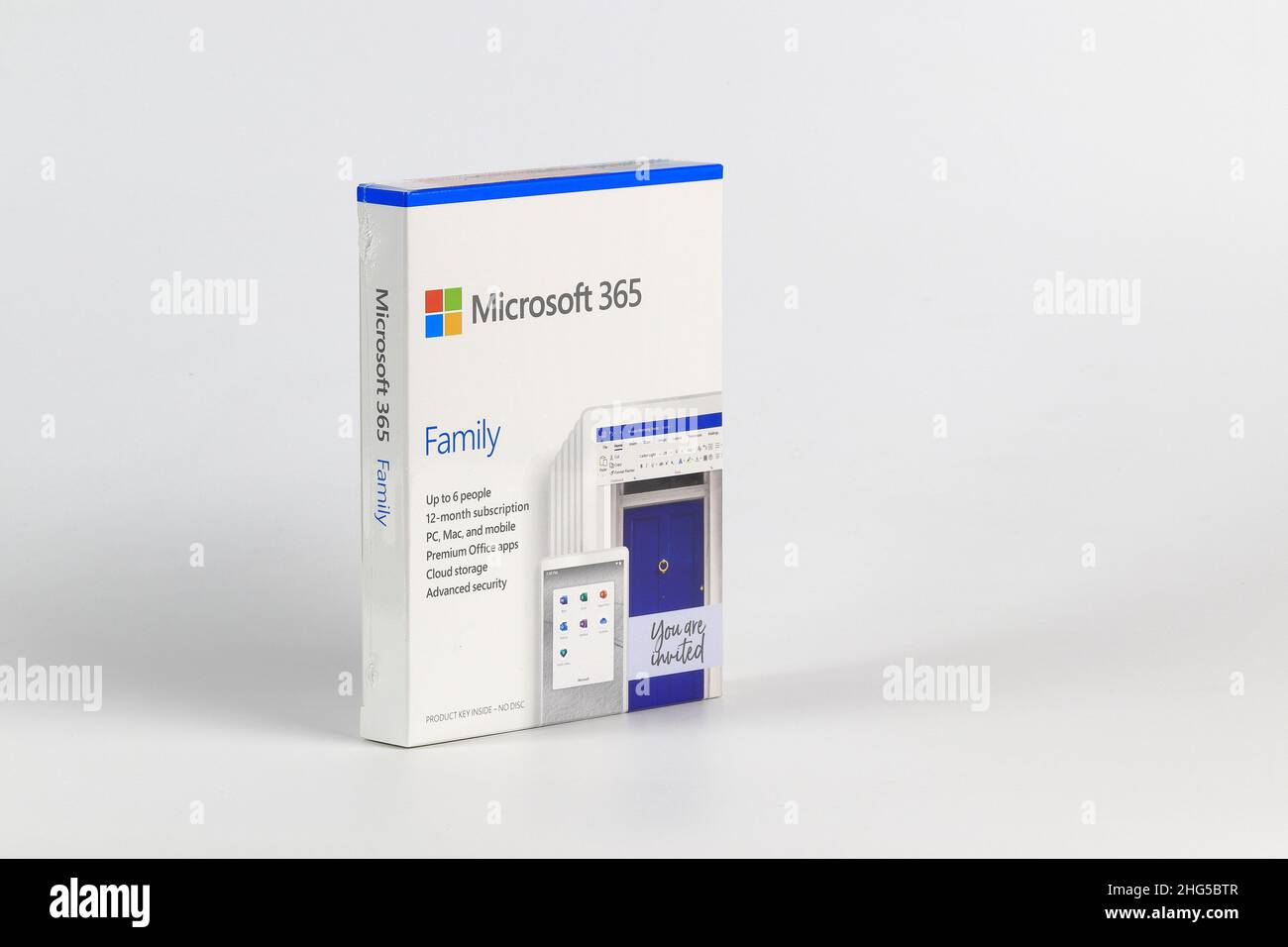 Die Einzelhandelsverpackung der Microsoft Office 365-Familie. Office 365 ist der Markenname Microsoft Product für eine Gruppe von Abonnements. Stockfoto