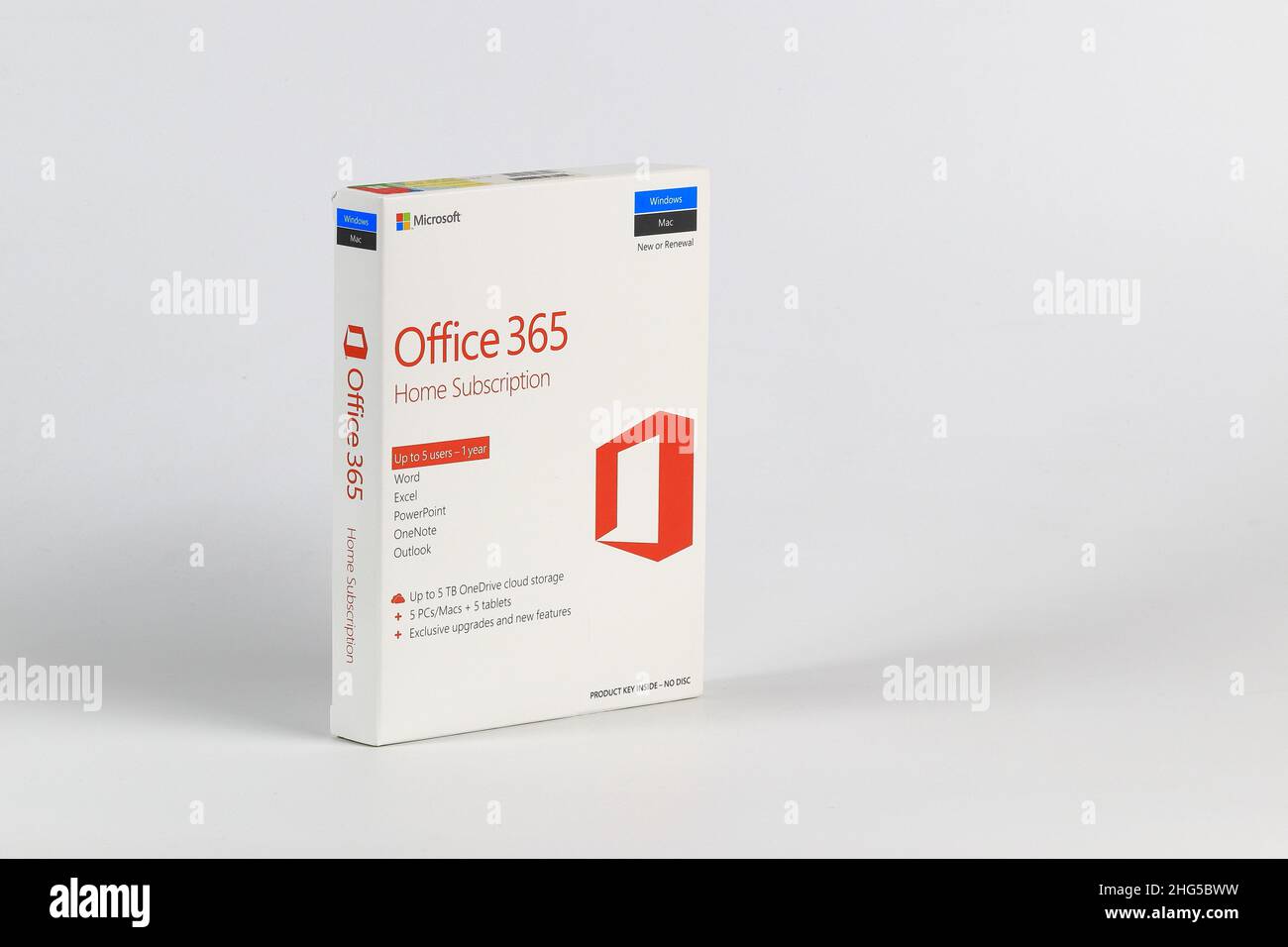 Die Einzelhandelsverpackung des Microsoft Office 365 Home Subscription. Office 365 ist der Markenname Microsoft Product für eine Gruppe von Abonnements. Stockfoto