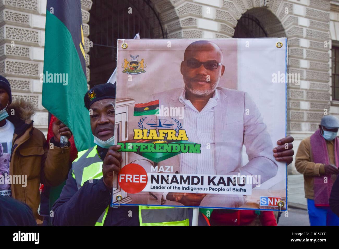 London, Großbritannien 18th. Januar 2022. Demonstranten versammelten sich vor dem Außenministerium, dem Commonwealth- und Entwicklungsbüro in Westminster, um die Freilassung von Nnamdi Kanu zu fordern, dem separatistischen Führer des indigenen Volkes von Biafra, dem ehemaligen Staat, der jetzt zu Nigeria gehört. Kredit: Vuk Valcic / Alamy Live Nachrichten Stockfoto