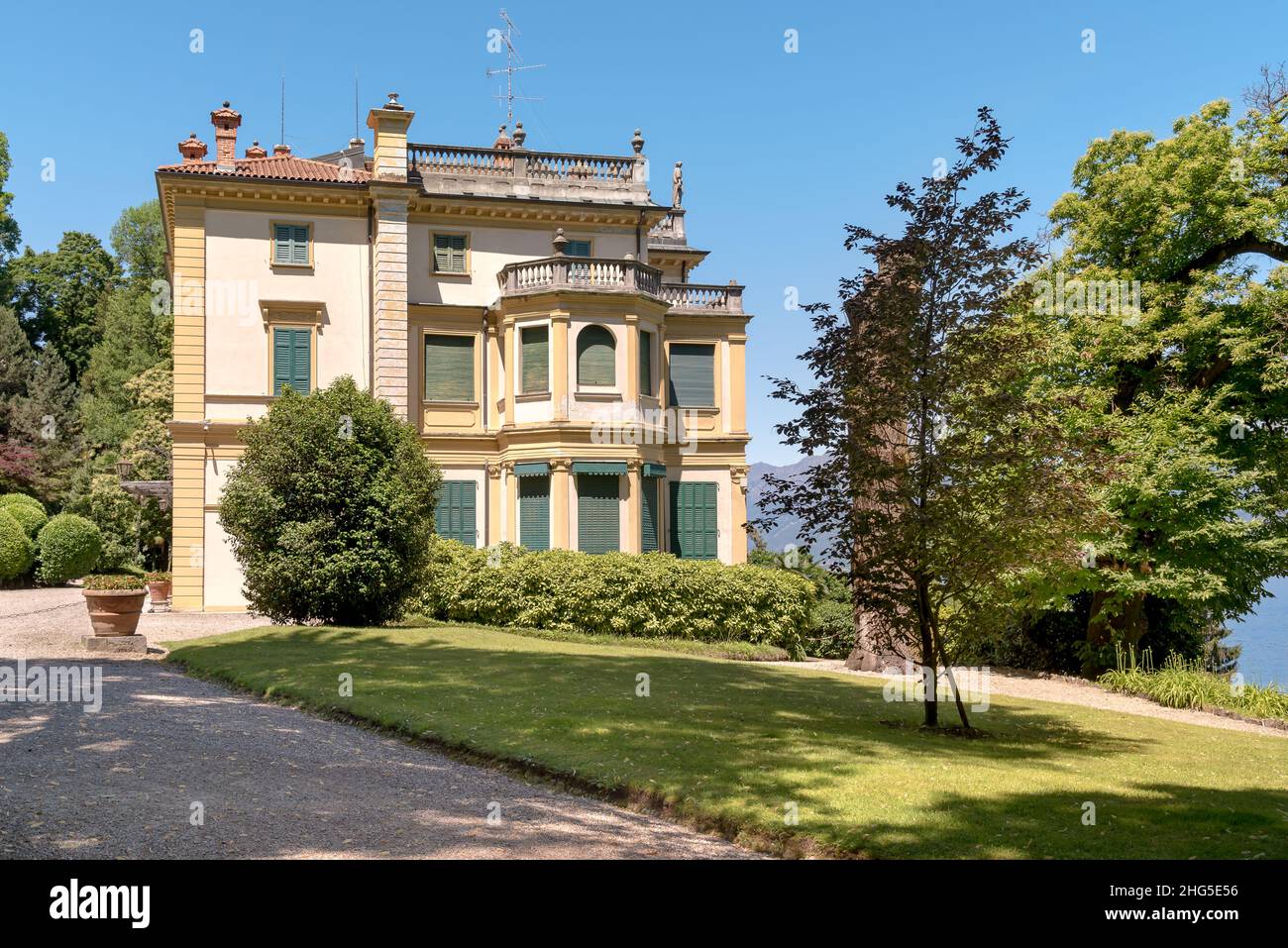 Stresa, Piemont, Italien - 14. Juni 2018: Blick auf die Villa Pallavicino, die antike Residenz am Lago Maggiore in Stresa. Stockfoto