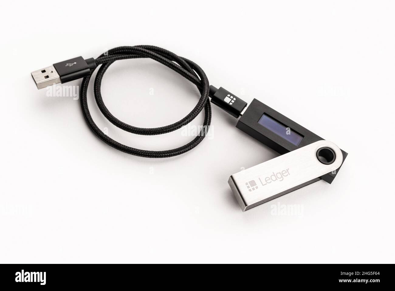 Galicia, Spain; 18. januar 2022 : Ledger Nano S Kryptowährung Hardware Wallet isoliert auf weißem Hintergrund Stockfoto