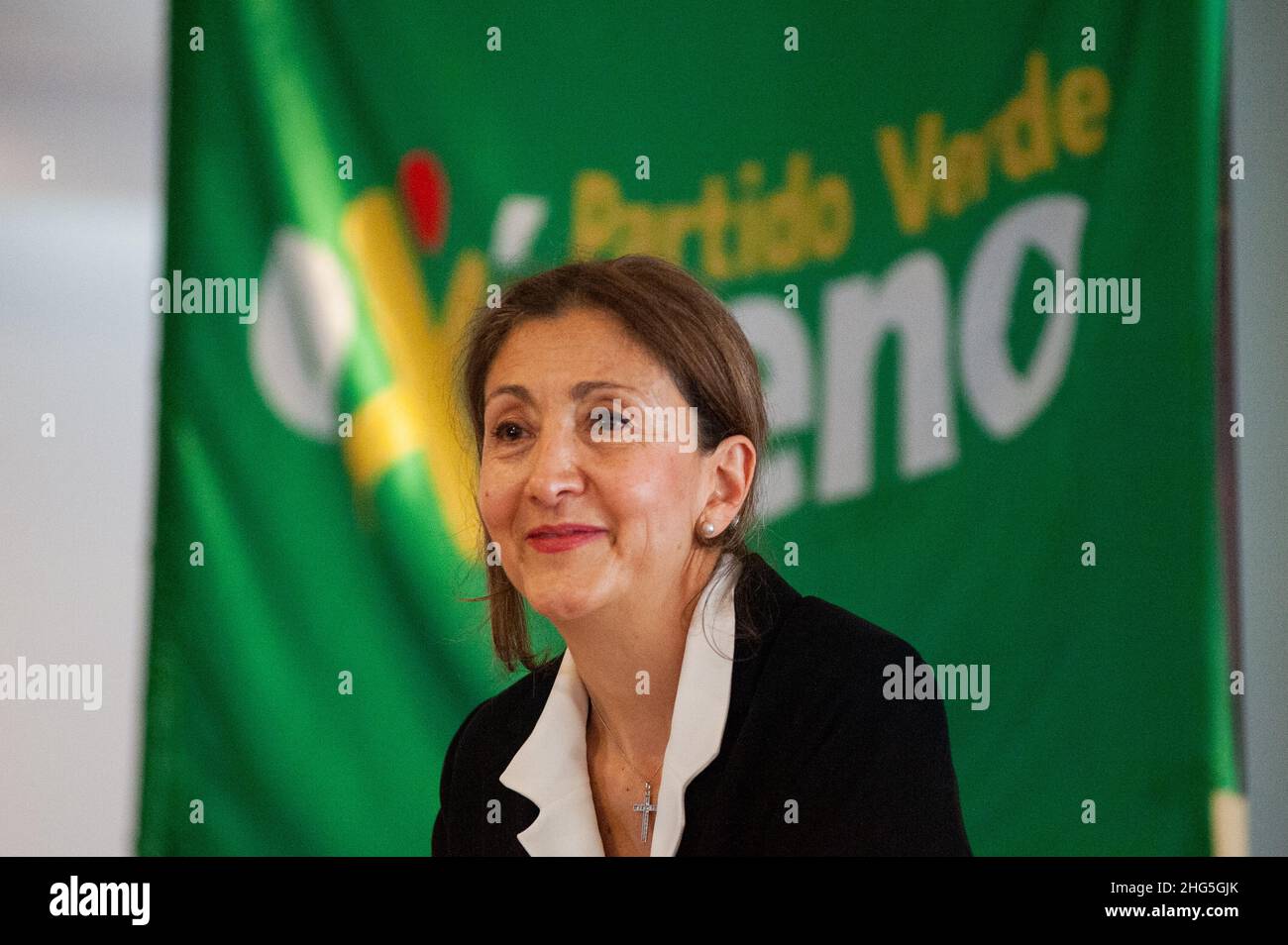 Die französisch-kolumbianische Politikerin und ehemalige Geisel der Guerilla der FARC-EP Ingrid Betancourt kündigt ihre Kandidatur für die kolumbianische Präsidentschaft für die politische Agrupation „Coalicion de la Esperanza“ mit einer Botschaft gegen die Korruption in Bogota, Kolumbien, am 13. Januar 2022 an. Stockfoto