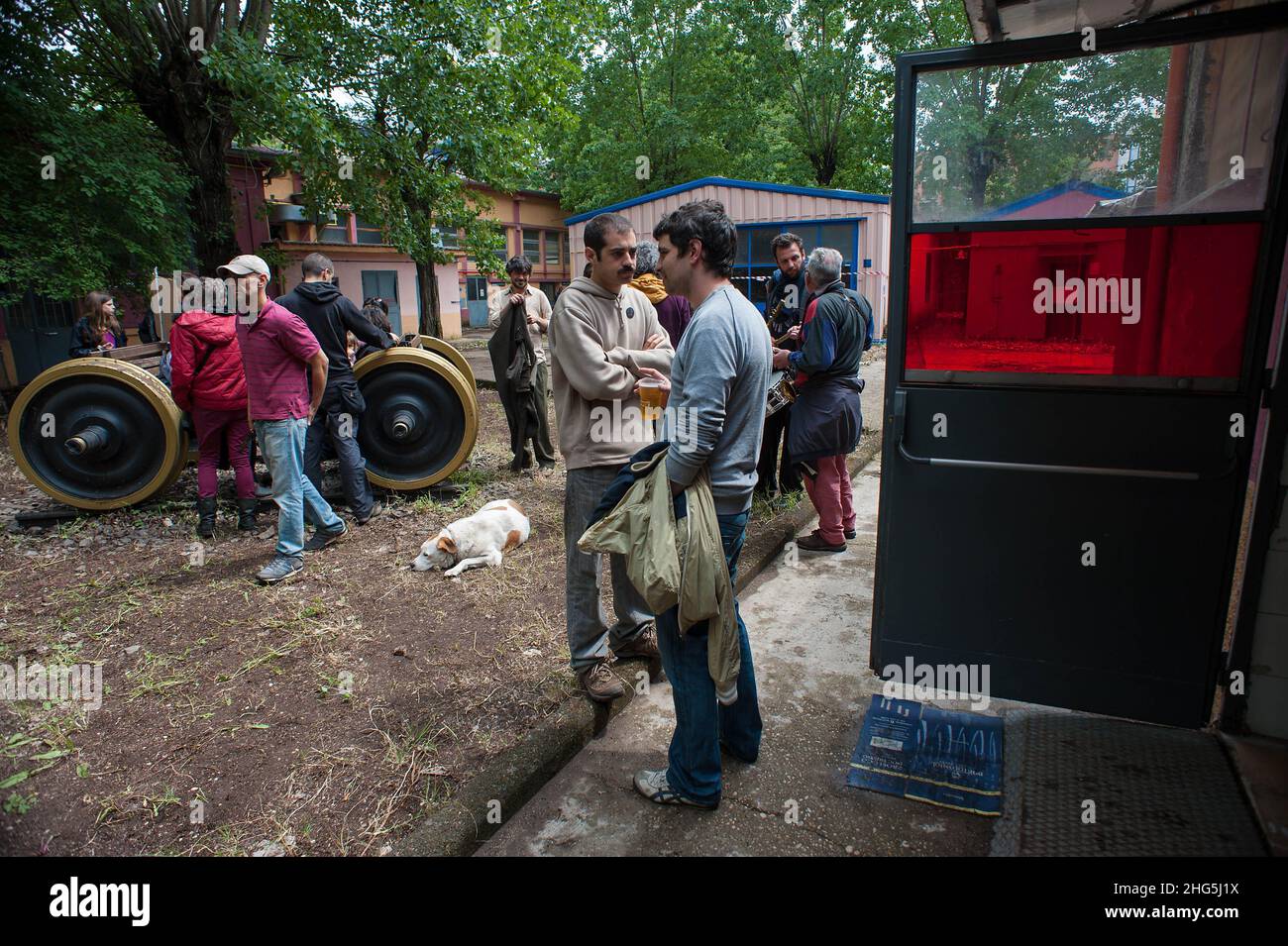 Rom, Italien 01/06/2013: Die Officine ex-RSI (Wartung Nachtzüge, ehemalige Wagon Lits) wurden am 20. Februar 2012 von den Arbeitern besetzt, die durch die aktive Zusammenarbeit des sozialen Zentrums des Streiks und des sozialen Netzwerks Casalbertone entlassen wurden. © Andrea Sabbadini Stockfoto