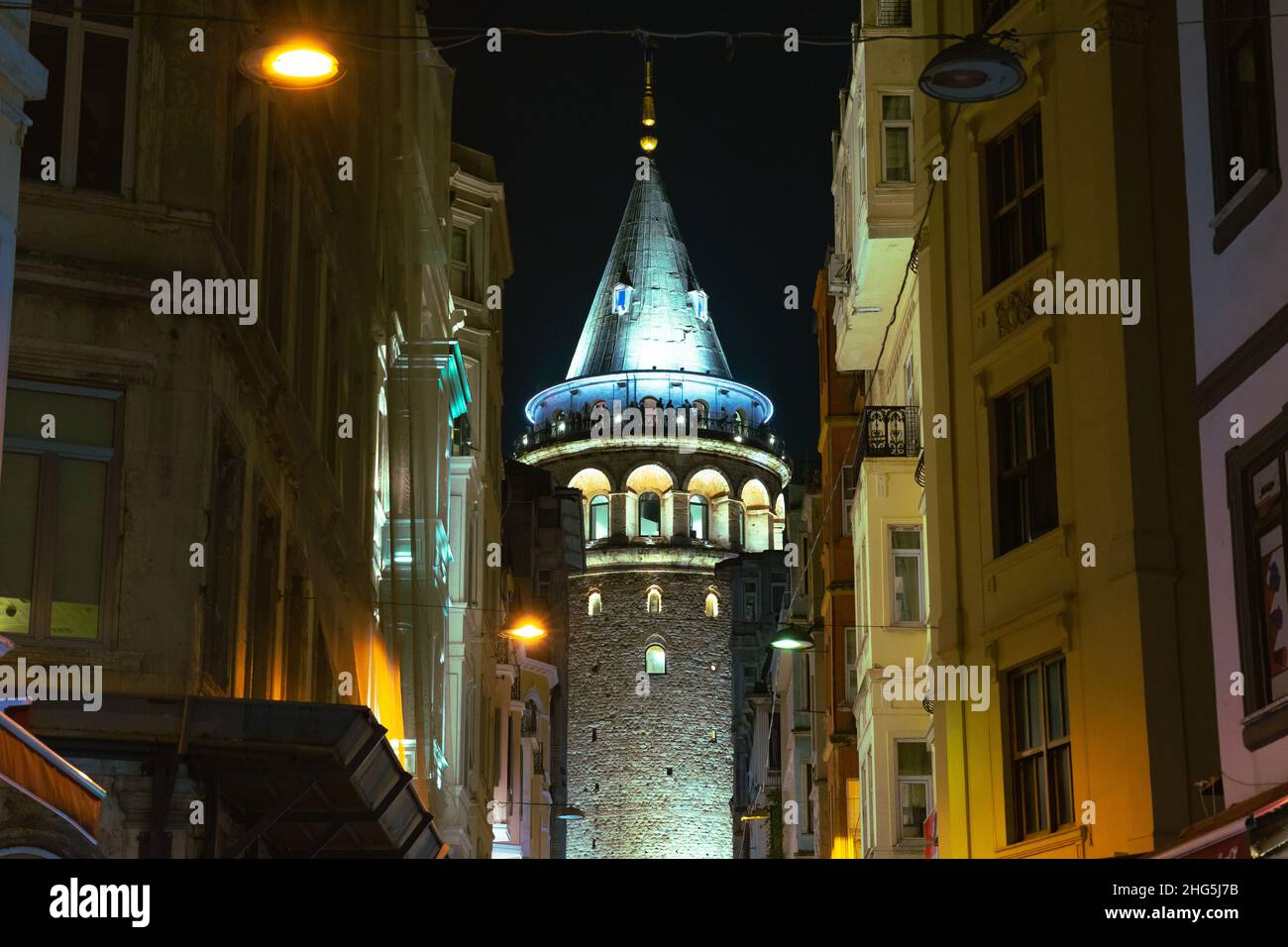 Galata Tower. Istanbul bei Nacht Hintergrundbild. Stockfoto