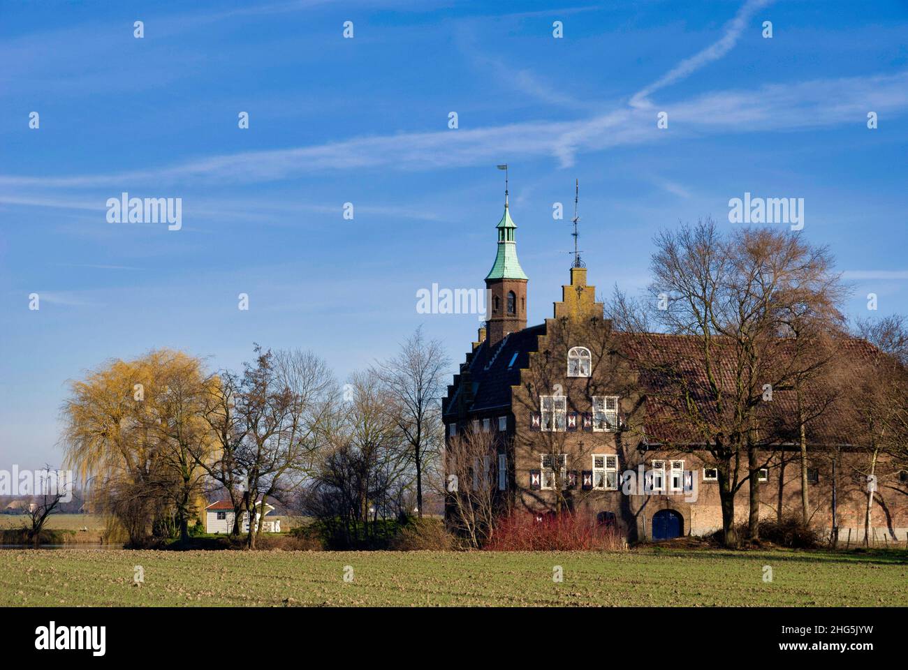Monumentales Gebäude in der Nähe von Meeuwen in der niederländischen Provinz Noord-Brabant Stockfoto