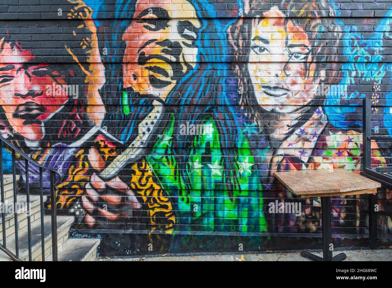 Washington Heights, Manhattan, New York City, New York, USA. 4. November 2021. Wandgemälde mit Prince, Bob Marley und Michael Jackson in Washington H. Stockfoto