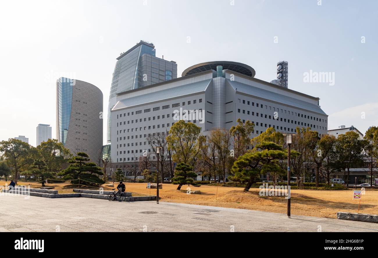 Ein Bild des Osaka Museum of History und der Gebäude des Osaka Police Headquarters. Stockfoto