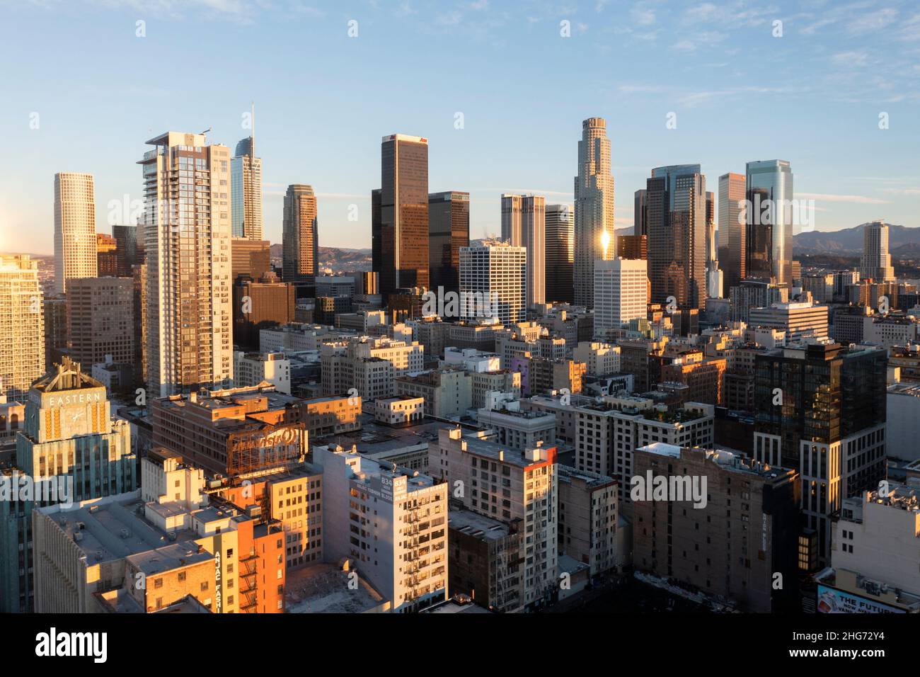 Luftaufnahme der Wolkenkratzer der städtischen Innenstadt von Los Angeles aus dem Süden Stockfoto