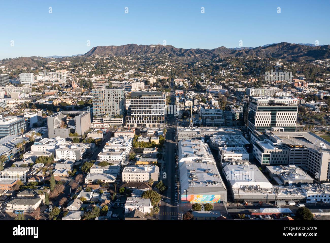 Luftaufnahme mit Blick auf die Bronson Avenue in Richtung Hollywood, Kalifornien Stockfoto