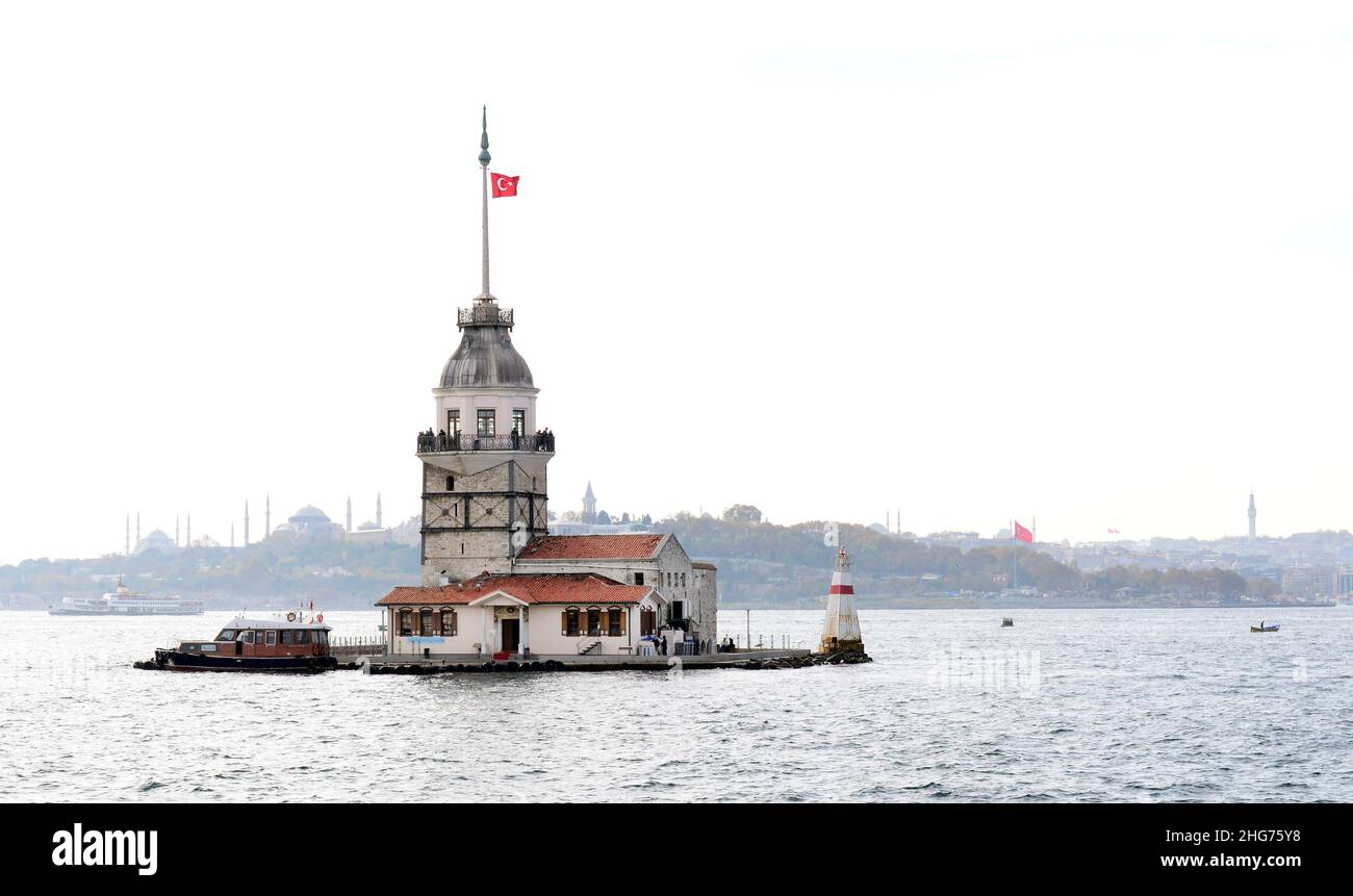 Maiden-Turm in der Bosporus-Meerenge in Istanbul, Türkei. Stockfoto