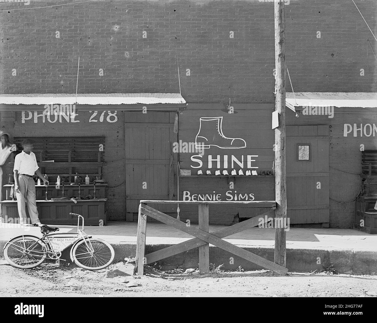 Schuhputzstand, Southeastern U.S. von Walker Evans 1936. Stockfoto