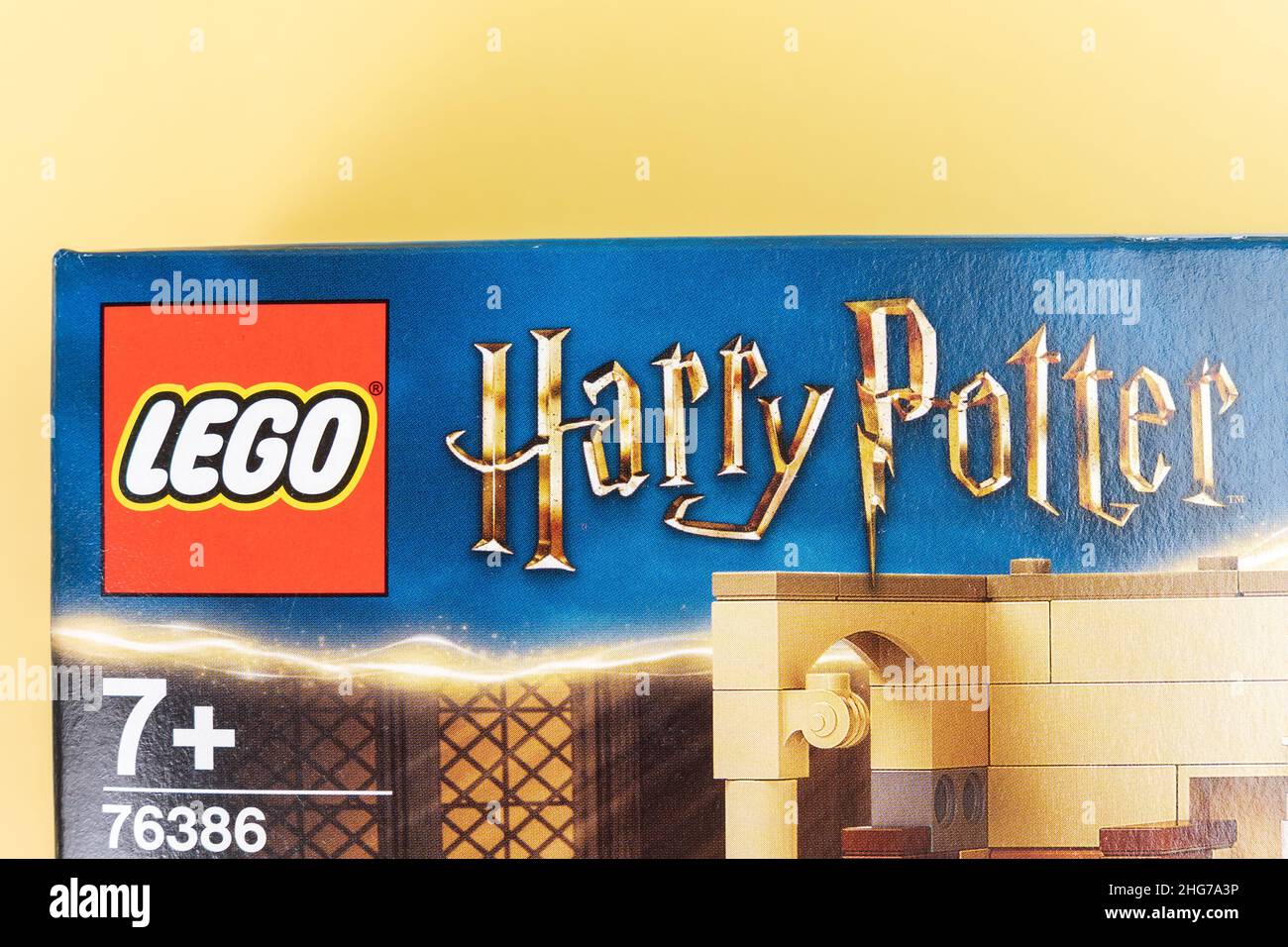 Tyumen, Russland-27. Dezember 2021: Karton mit lego Harry Potter 76386 Focus on Box. Nahaufnahme Stockfoto