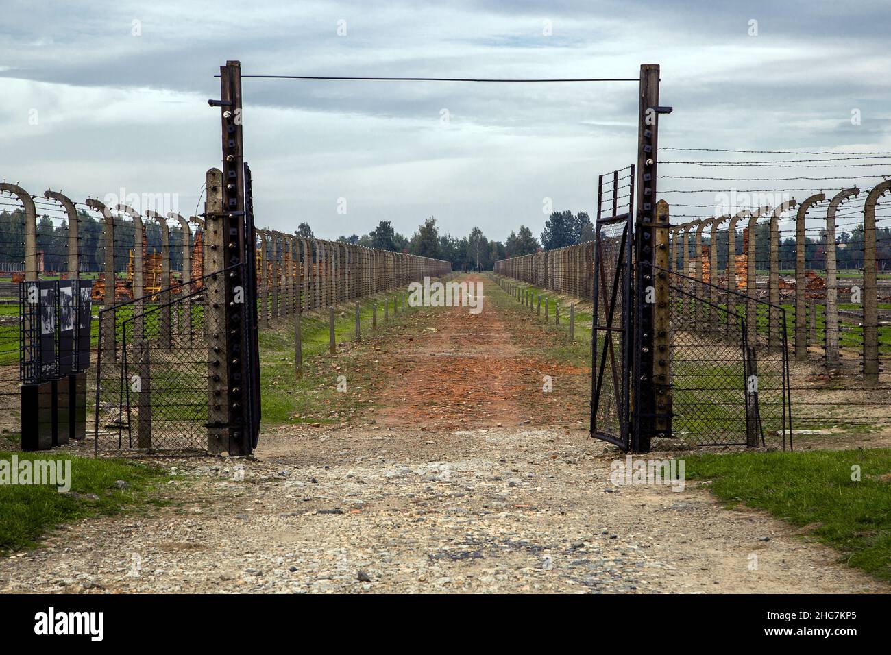 Zaun-Erinnerungskonzept, Konzentrationslager Auschwitz-Birkenau Stockfoto