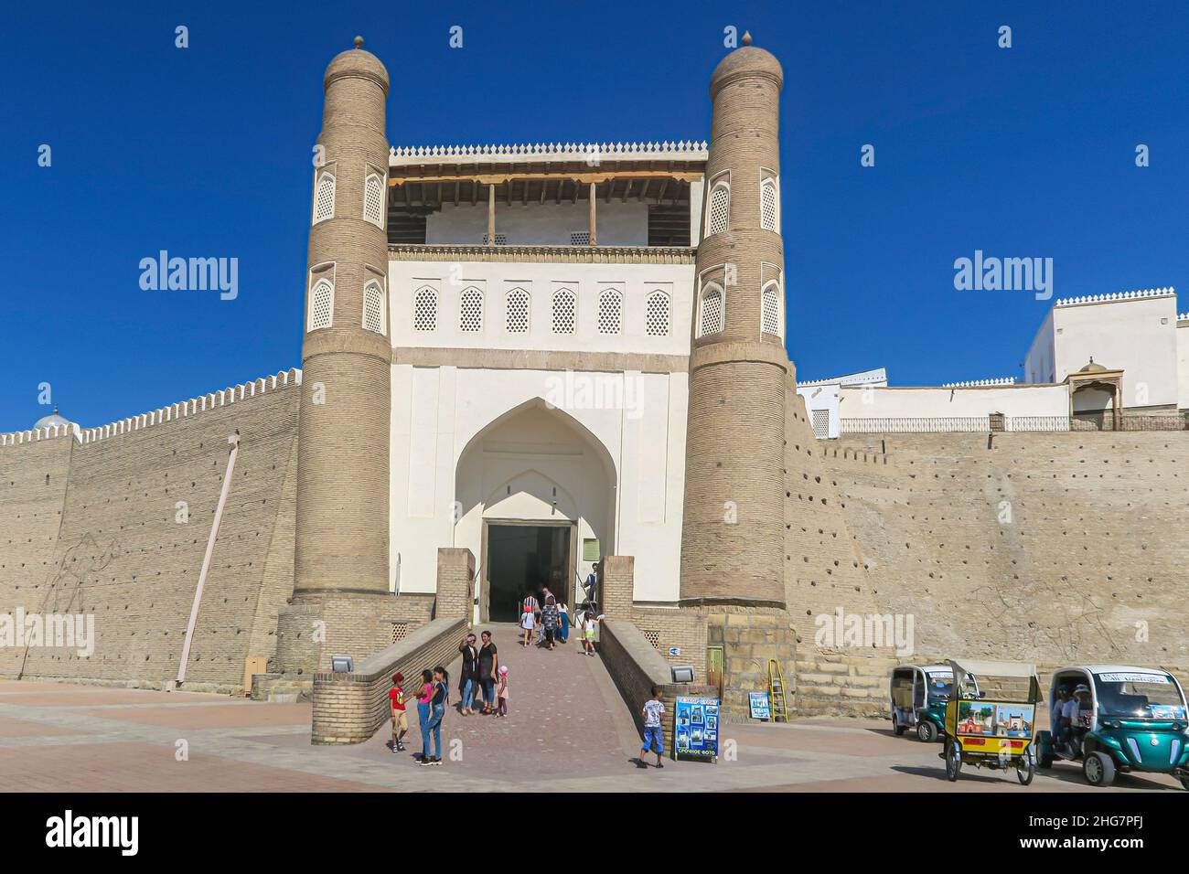 Der Haupteingang der Arche von Buchara in Usbekistan, Dies ist eine mittelalterliche Festung. Stockfoto