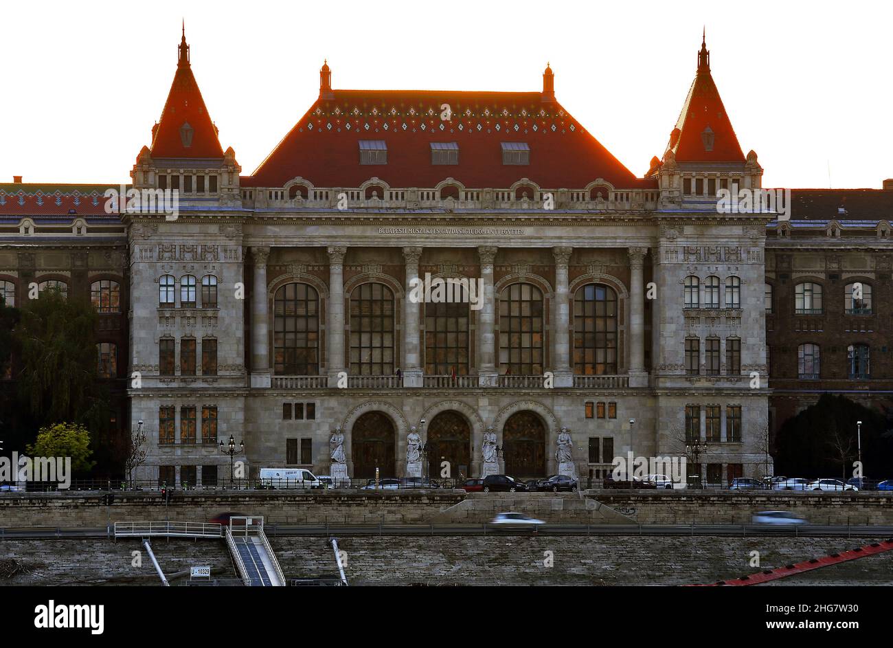 Geller Thermalbad Palast bei Sonnenuntergang, Ungarn, Budapest Stockfoto