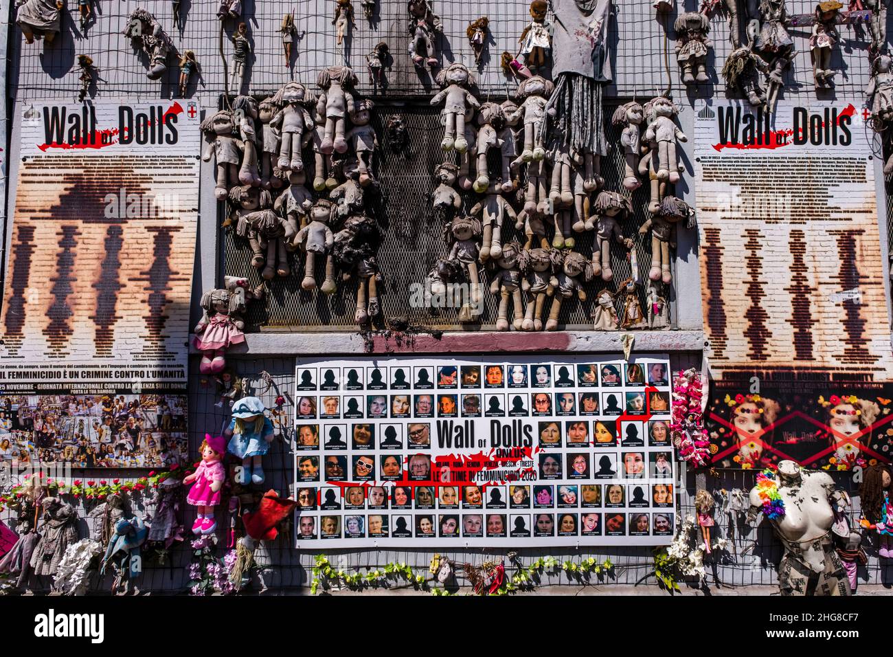 The Wall of the Dolls, il Muro delle Bambole, eine Kunstinstallation, die das Bewusstsein für Gewalt gegen Frauen schärft. Stockfoto