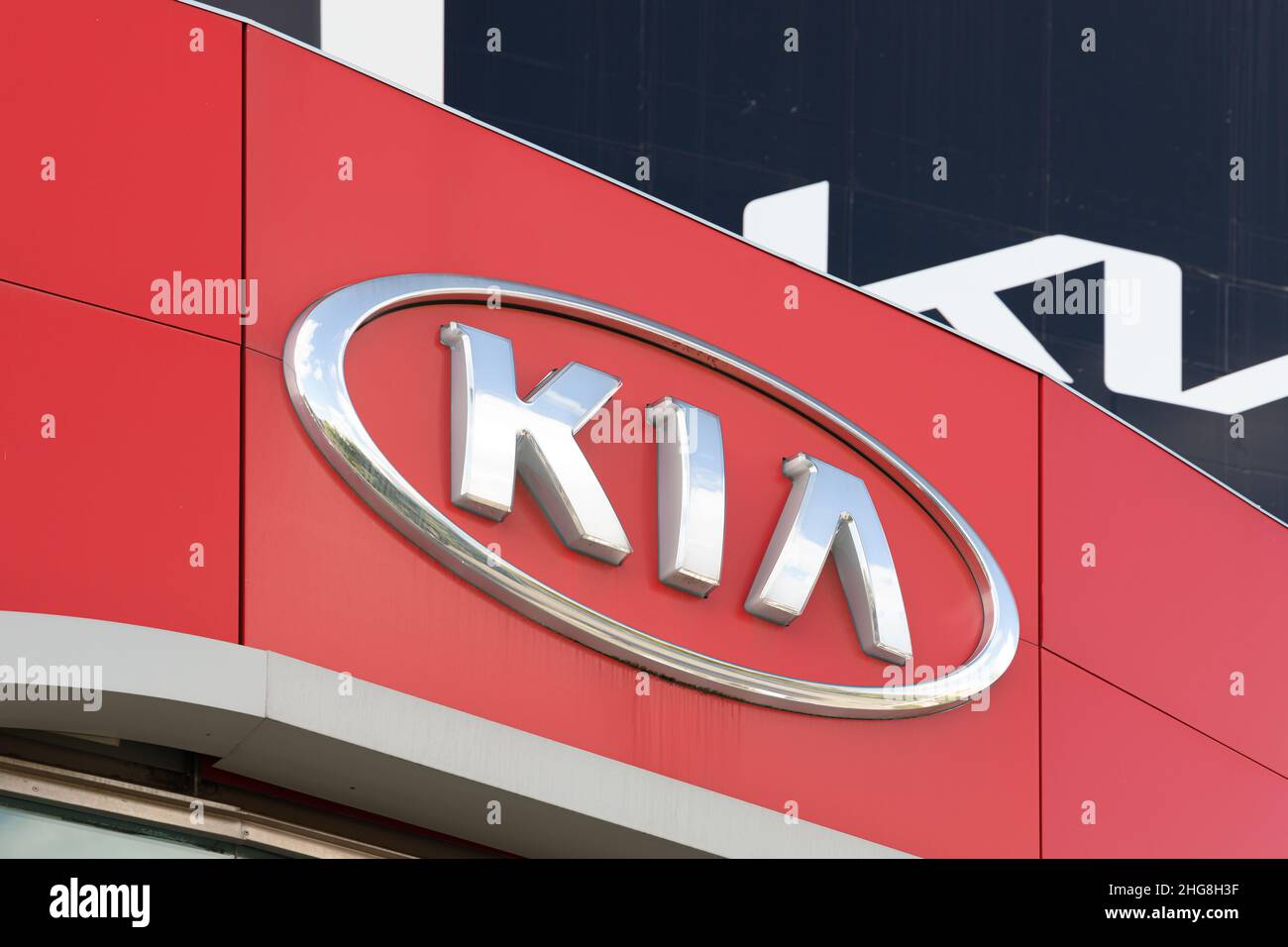 VALENCIA, SPANIEN - 13. JANUAR 2022: Kia ist ein südkoreanischer multinationaler Automobilhersteller mit Hauptsitz in Seoul Stockfoto