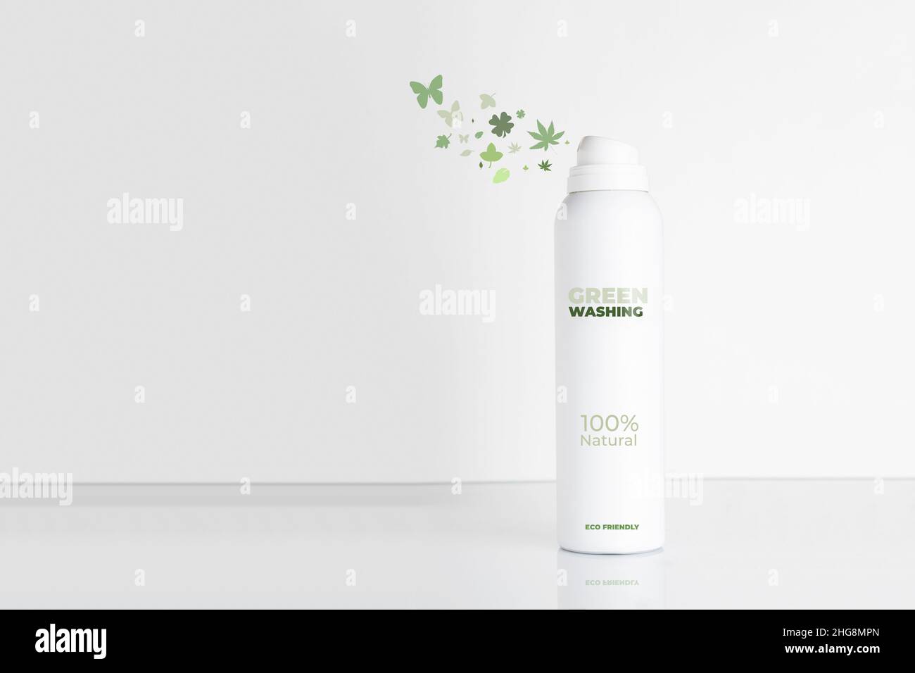 Greenwashing-Konzept: Deodorant-Flasche mit umweltfreundlichem Design Stockfoto