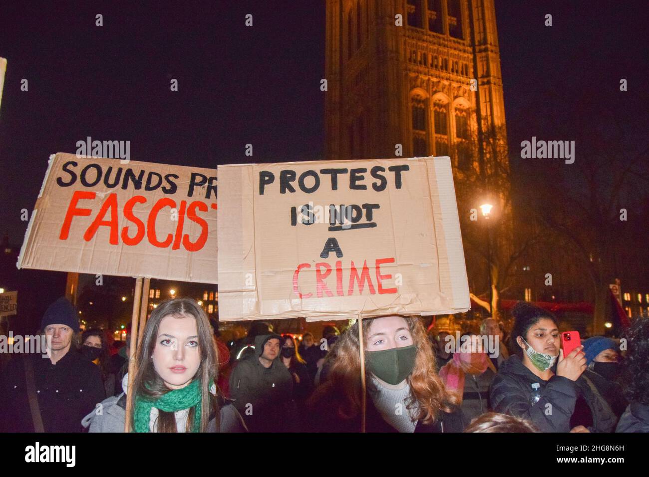 London, Großbritannien 17th. Januar 2022. Kill the Bill Demonstranten, die sich vor dem Oberhaus versammelten, protestierten gegen das Gesetz über Polizei, Kriminalität, Verurteilung und Gerichte, das die Proteste in Großbritannien stark einschränken wird. Stockfoto