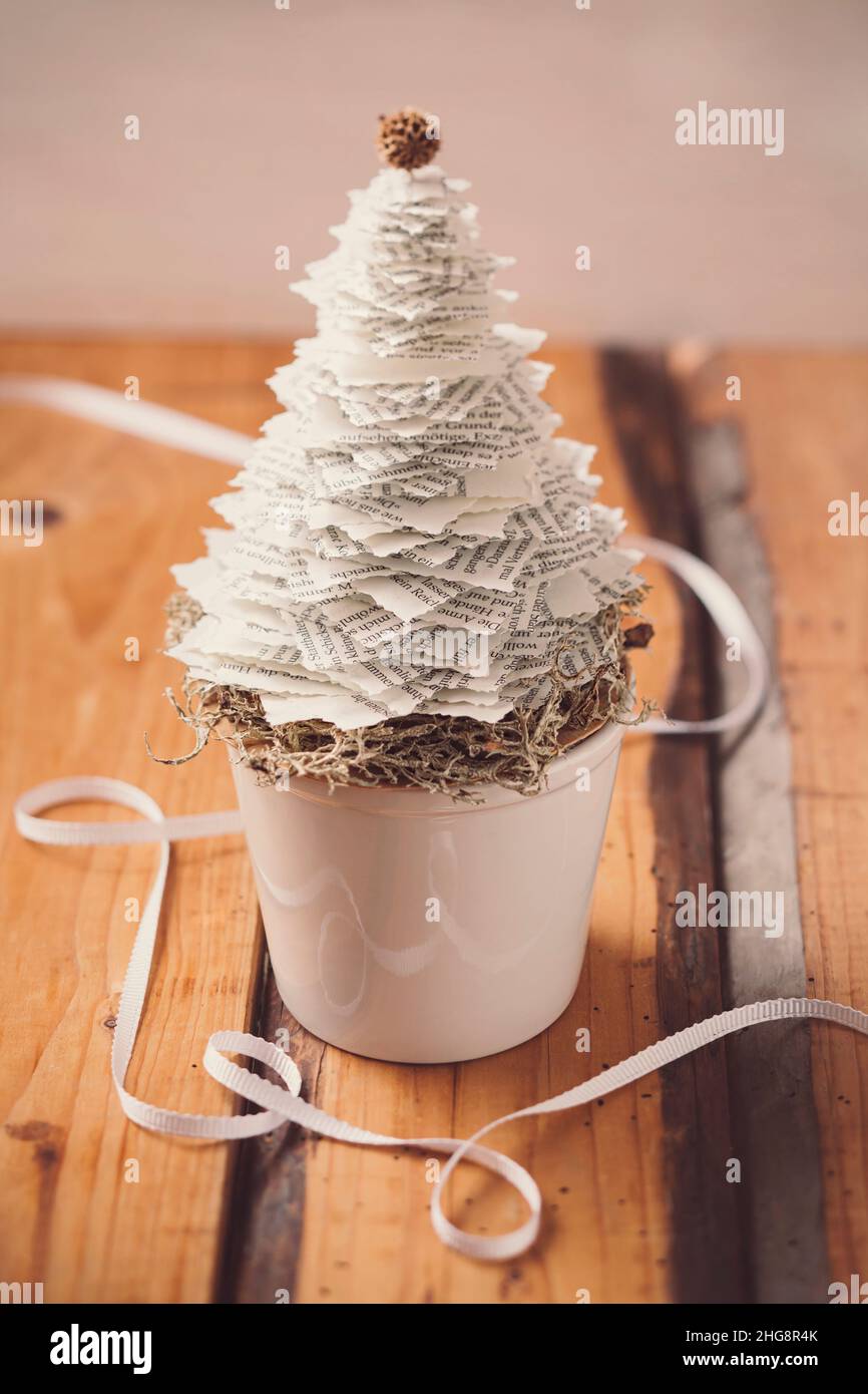 Papier-Weihnachtsbaum Stockfoto