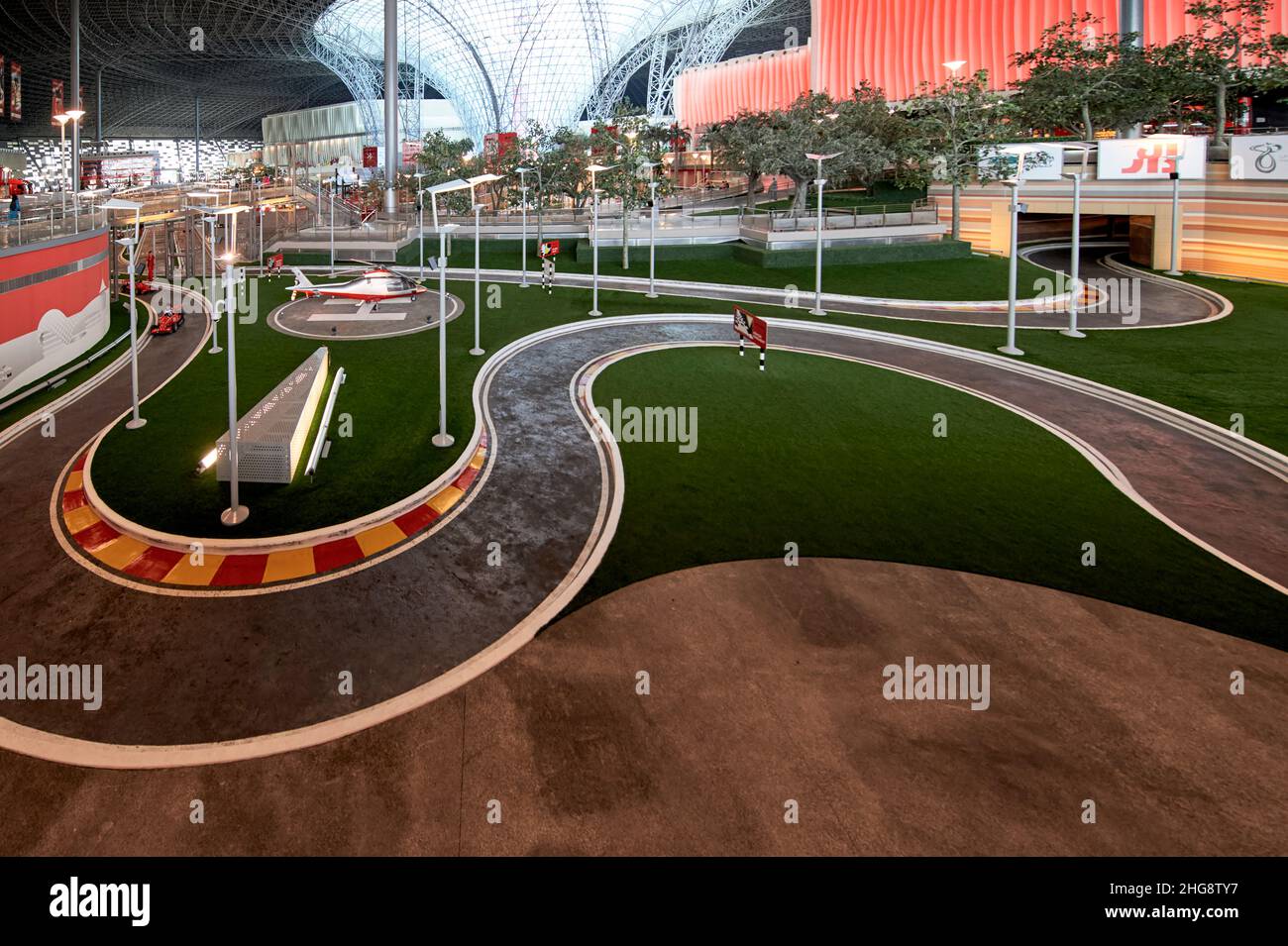 ABU DHABI. Ferrari World Vergnügungspark Stockfoto