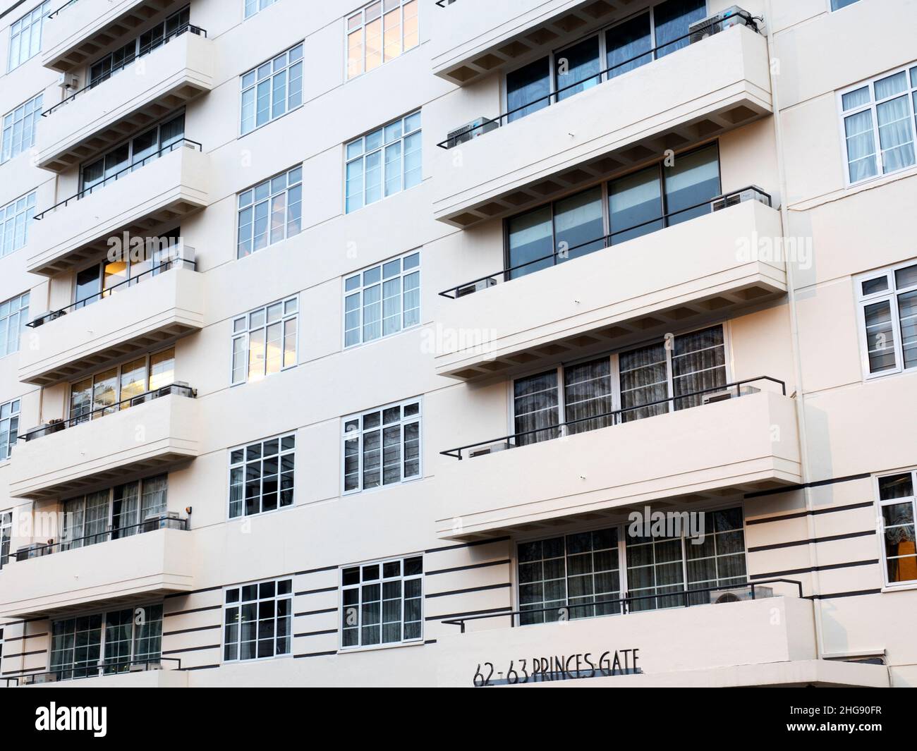 Princes Gate Art Deco Apartment Building an der Exhibition Road South Kensington Borough of Kensington and Chelsea London England Stockfoto