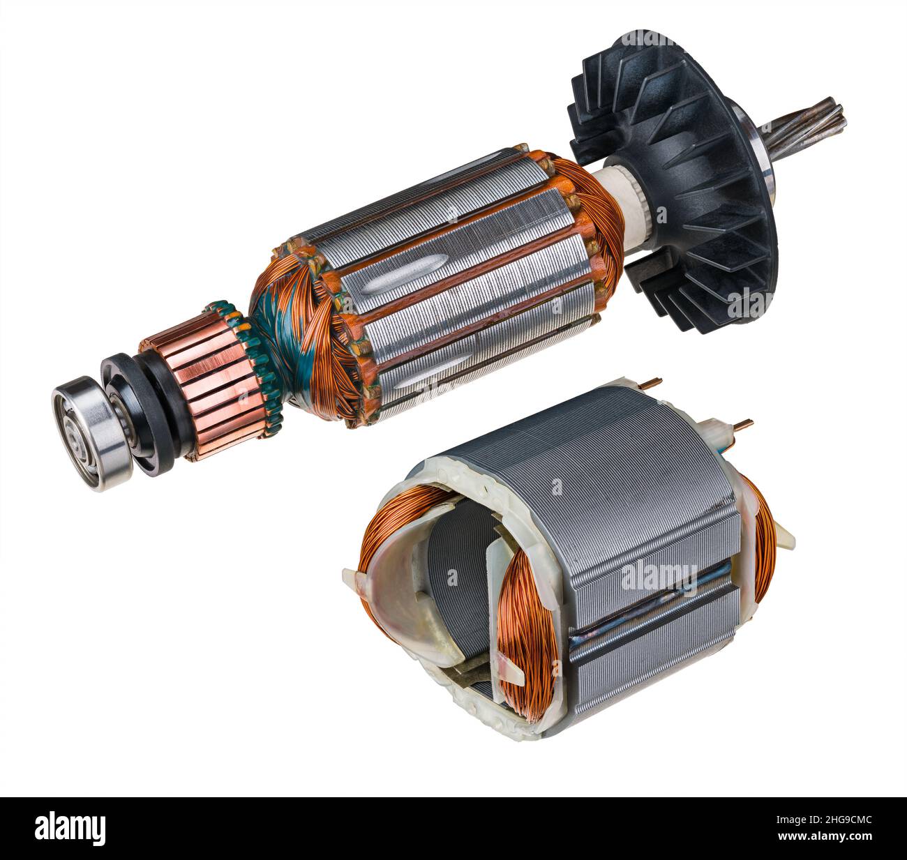 Elektrischer DC-Motor Stator und Rotor mit Kunststoffventilator. Motorteile mit Stahlblech, Kupferkommutator, Drahtwicklung oder Metallkugellager. Elektronik. Stockfoto
