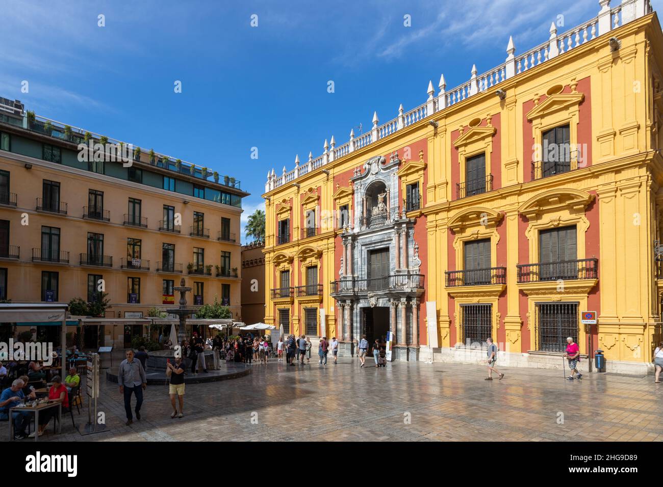 Der Palacio Episcopal, Bischofspalast an der Plaza del Obispo, Malaga, Andalusien, Spanien. Stockfoto