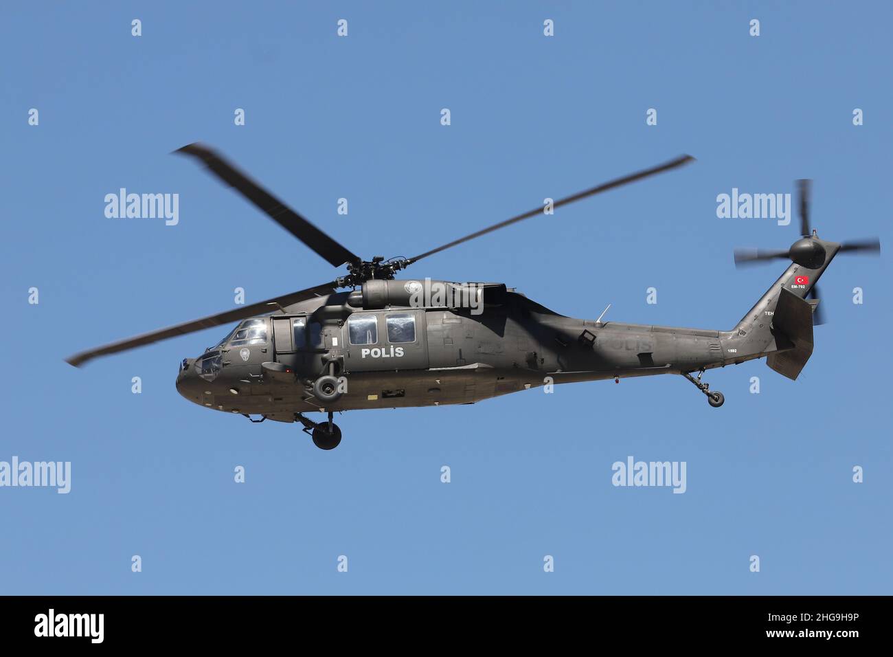 ESKISEHIR, TÜRKEI - 12. SEPTEMBER 2021: Die türkische Polizei Sikorsky S-70A-17 Yarasa-Ausstellung in der Sivrihisar SHG Airshow Stockfoto