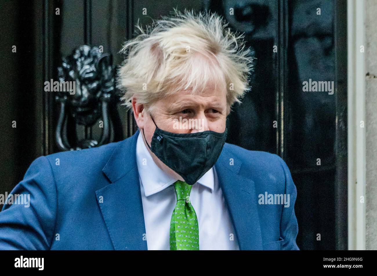London, Großbritannien. 19th Januar 2022. Boris Johnson verlässt die Nummer 10 - Fragen zur Party, insbesondere zur Party am 20. Mai 2020, gehen weiter. Boris Johnson leitet die Fragestunde seines dritten Premierministers (PMQ) des Jahres. Kredit: Guy Bell/Alamy Live Nachrichten Stockfoto London, Großbritannien. 19th Januar 2022. Boris Johnson verlässt die Nummer 10 - Fragen zur Party, insbesondere zur Party am 20. Mai 2020, gehen weiter. Boris Johnson leitet die Fragestunde seines dritten Premierministers (PMQ) des Jahres. Kredit: Guy Bell/Alamy Live Nachrichten Stockfoto