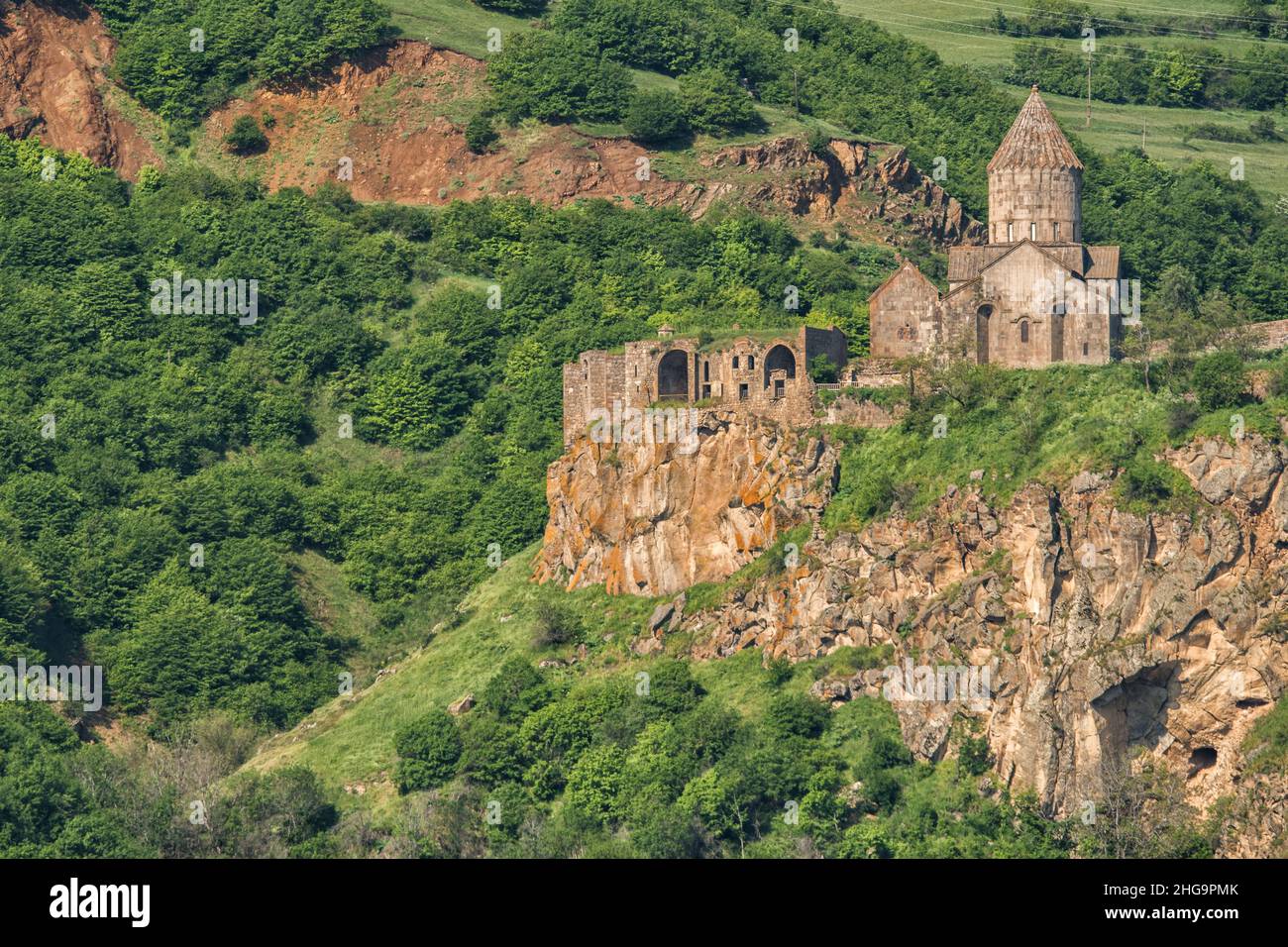 Das alte Kloster in den Bergen. Tatev, Armenien. Stockfoto