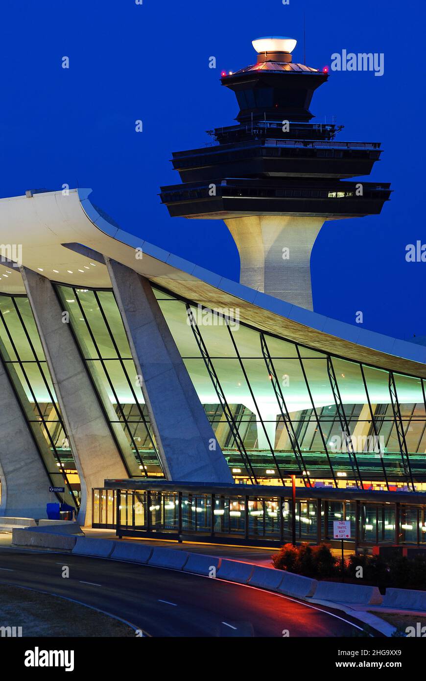 Washington Dulles Airport mit Terminalgebäude, entworfen von Eero Saarinen Stockfoto