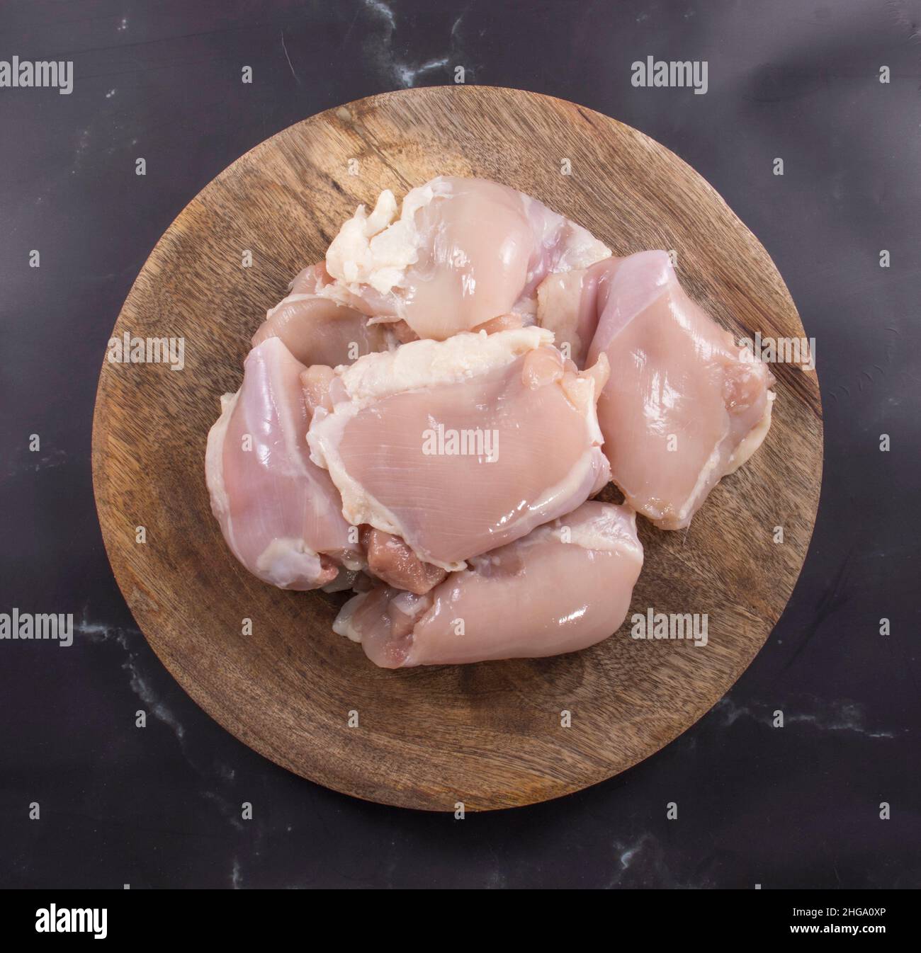 Hühnerschenkel isoliert auf weißem Hintergrund Stockfoto