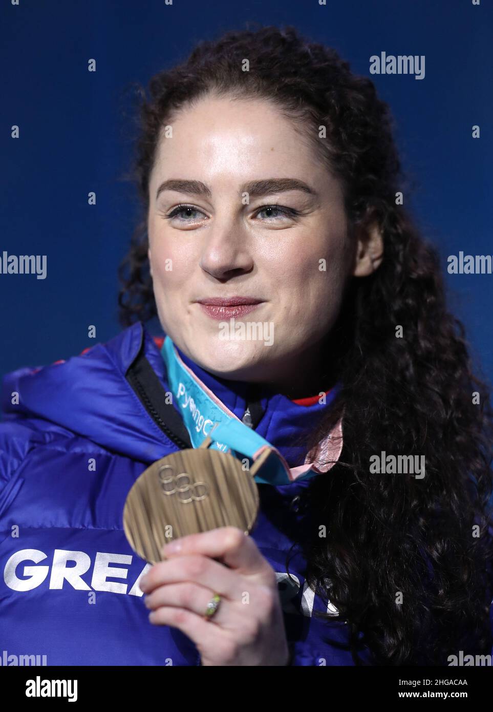 Aktenfoto vom 18-02-2018 der britischen Laura Deas Posen mit ihrer Bronzemedaille. Laura Deas ist zuversichtlich, dass sie eine enttäuschende WM-Saison hinter sich lassen und die Medaillengewinnerserie Großbritanniens im Frauenskelett auf sechs Olympische Spiele in Peking ausdehnen kann. Ausgabedatum: Mittwoch, 19. Januar 2022. Stockfoto