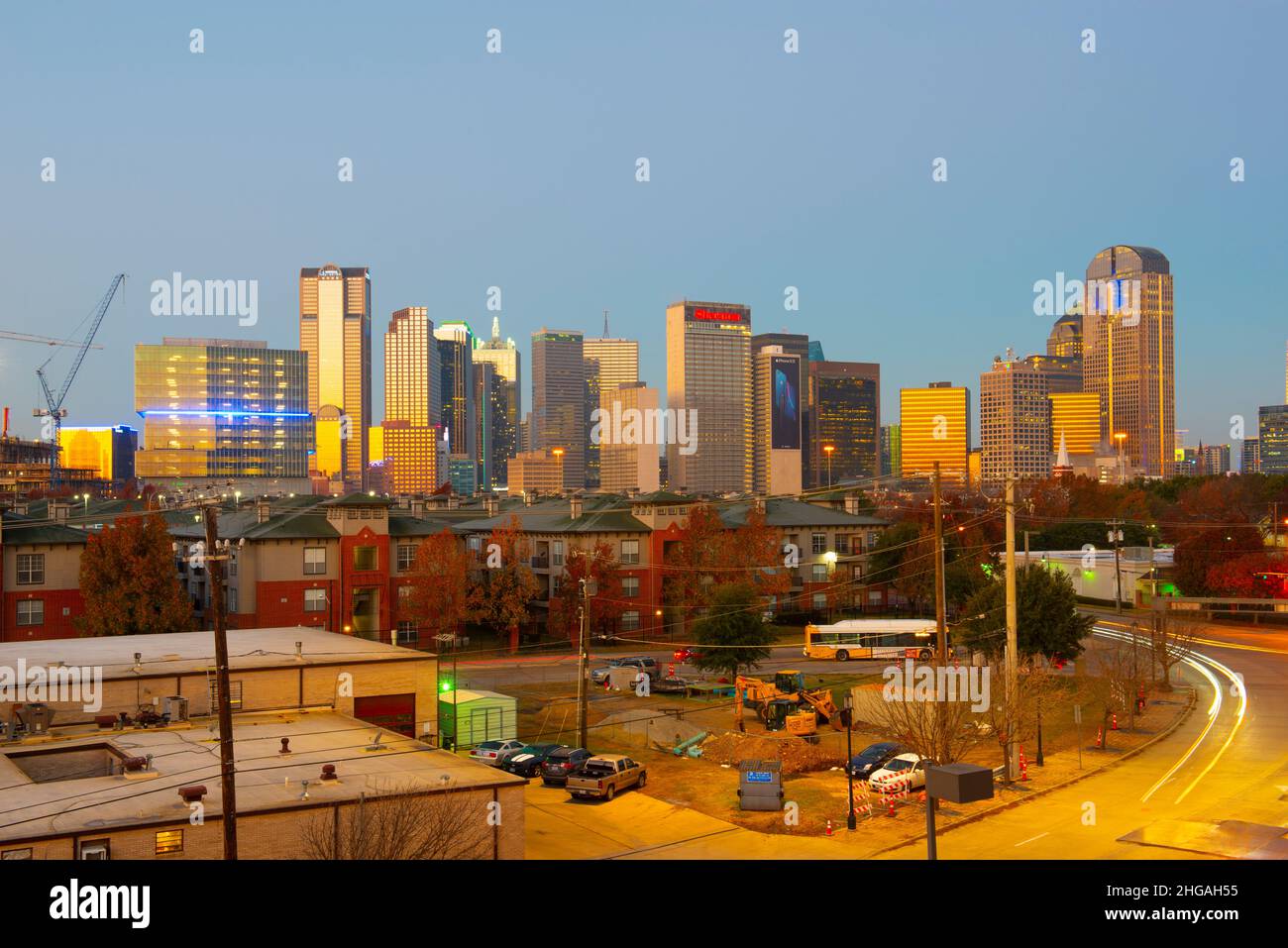 Dallas Moderne Skyline am Morgen inklusive Comerica Bank Tower, Sheraton Dallas Hotel, JPMorgan Chase Tower, etc. In Downtown Dallas, Texas T Stockfoto