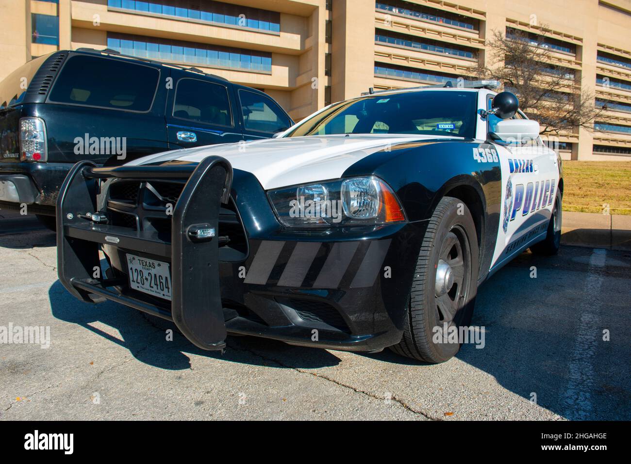 Dallas Dodge Police Car vor dem Rathaus von Dallas in der Innenstadt von Dallas, Texas TX, USA. Stockfoto