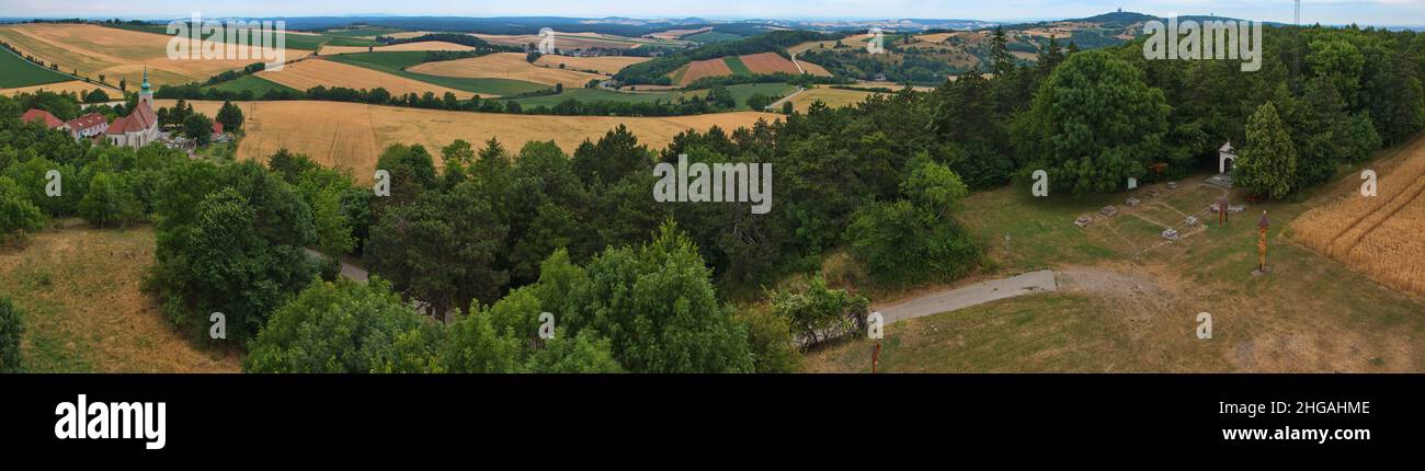 Panoramablick vom Aussichtsturm auf dem Oberleiser Berg in Oberleis, Niederösterreich, Österreich, Europa Stockfoto