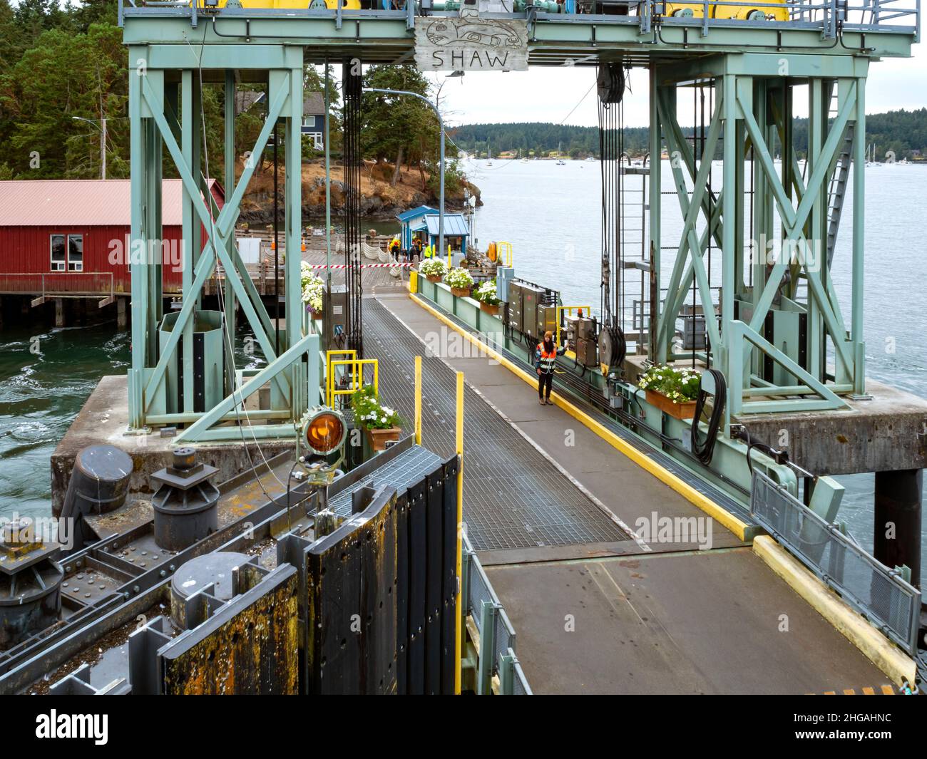 WA21169-00...WASHINGTON - die Washington State Ferry Dock auf Shaw Island, Teil der San Juan Island Gruppe. Stockfoto