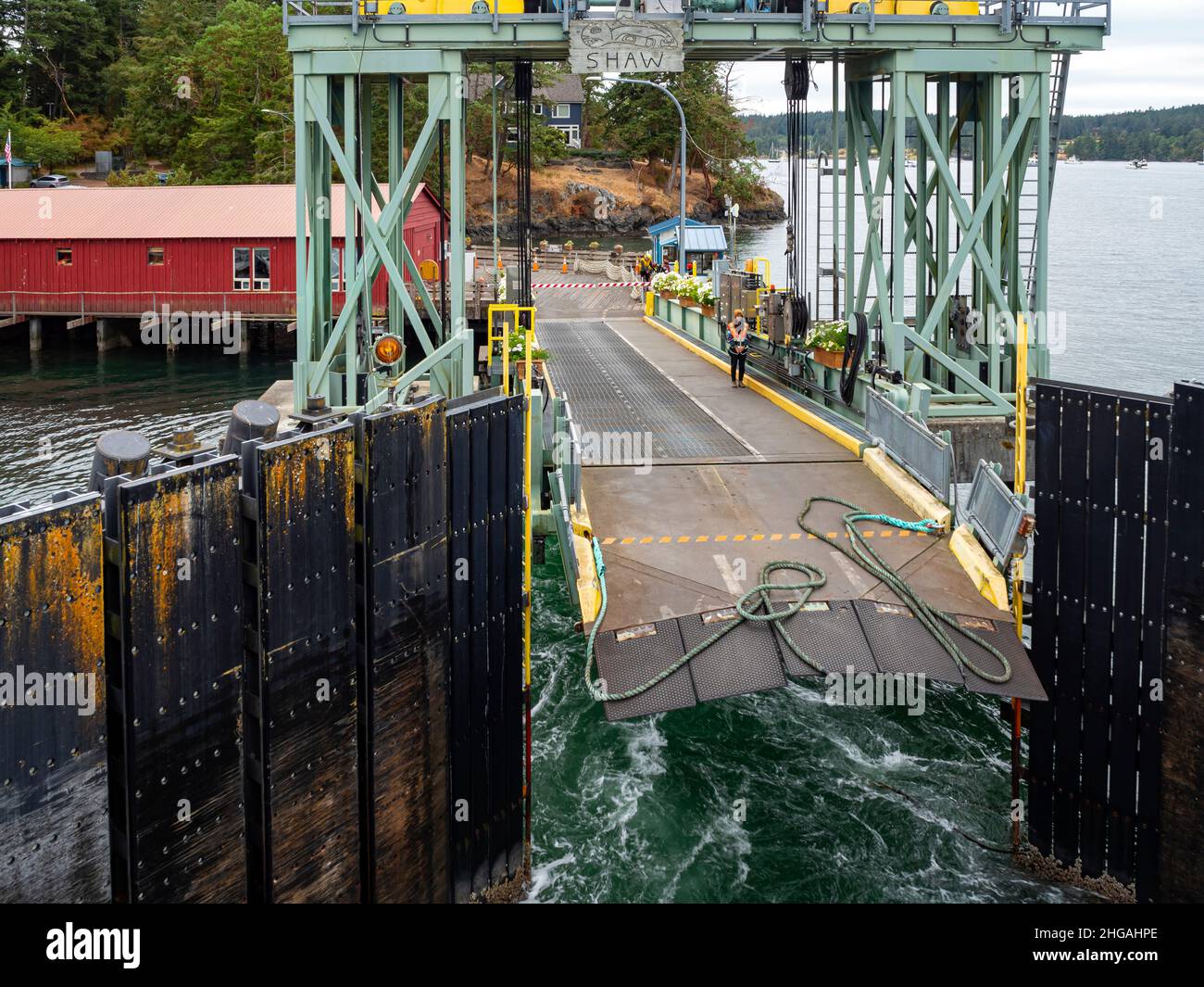 WA21170-00...WASHINGTON - die Washington State Ferry Dock auf Shaw Island, Teil der San Juan Island Gruppe. Stockfoto