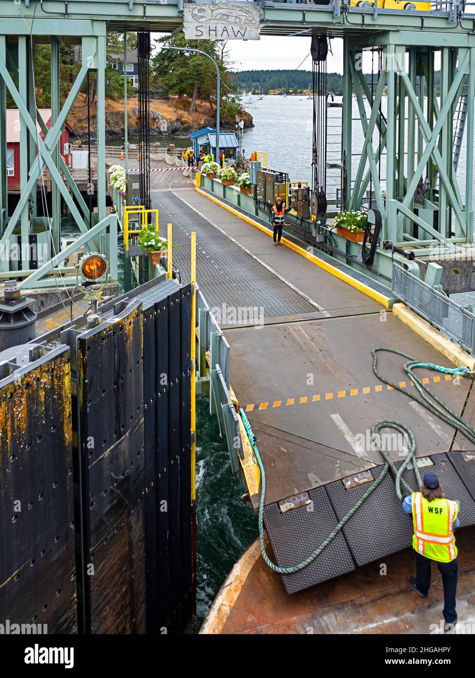 WA21171-00...WASHINGTON - die Washington State Ferry Dock auf Shaw Island, Teil der San Juan Island Gruppe. Stockfoto