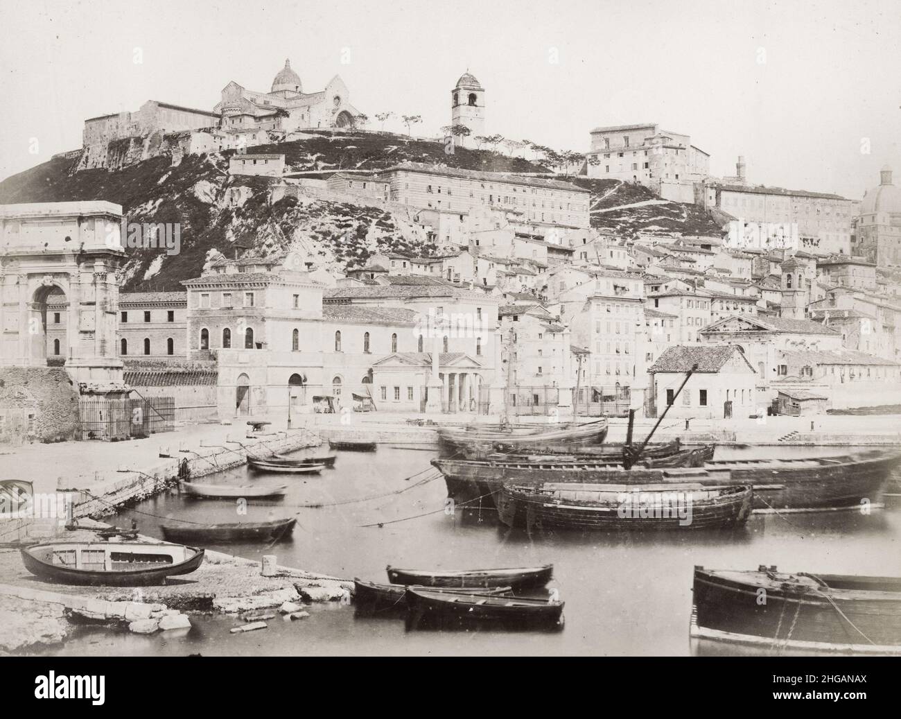 Vintage 19th Jahrhundert Foto - Boote in Hafen, Anconara, Italien. Boote in Hafen, Anconara, Italien. Stockfoto
