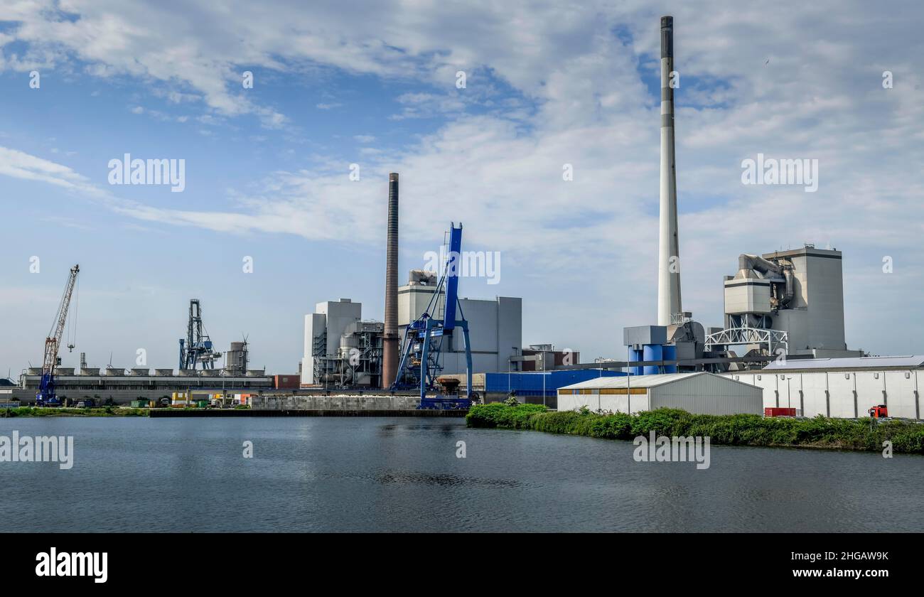 Kohlekraftwerk Bremen-Hafen und Mittelheizkraftwerk (von links), Bremen, Deutschland Stockfoto